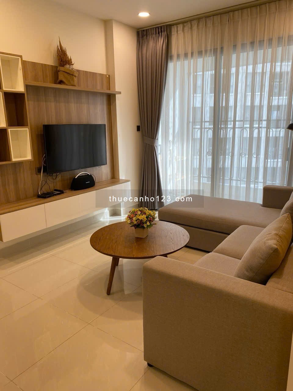 Cho thuê CC 2PN 2WC tại Saigon Royal, Quận 4 – View Bến Bạch Đằng, Quận 1