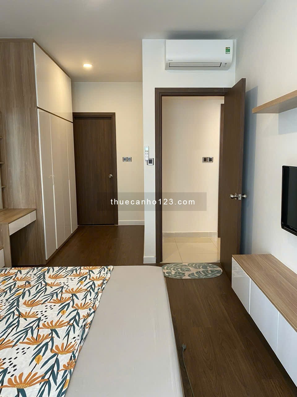 Cho thuê CC 2PN 2WC tại Saigon Royal, Quận 4 – View Bến Bạch Đằng, Quận 1