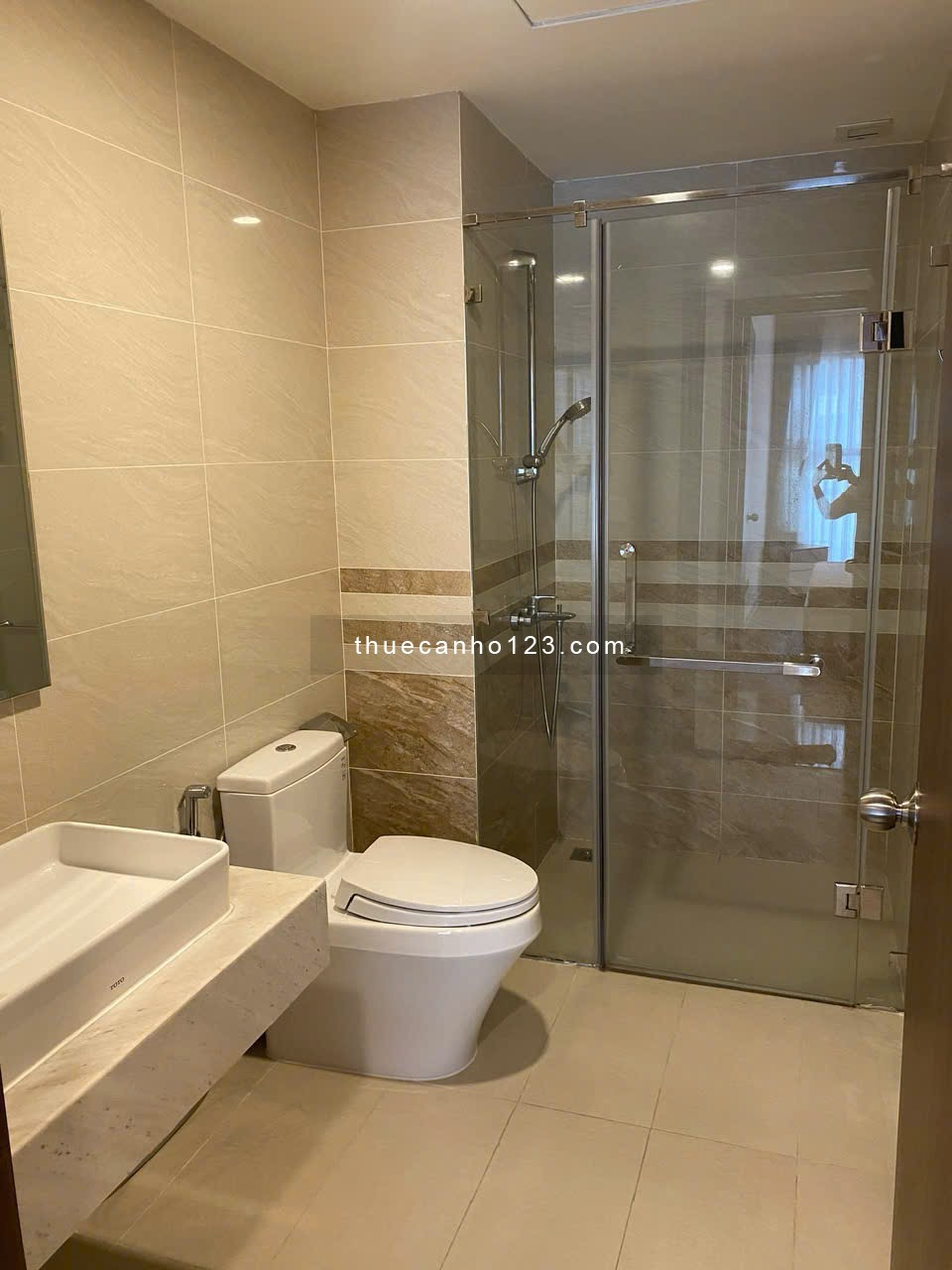 Cho thuê CC 2PN 2WC tại Saigon Royal, Quận 4 – View Bến Bạch Đằng, Quận 1