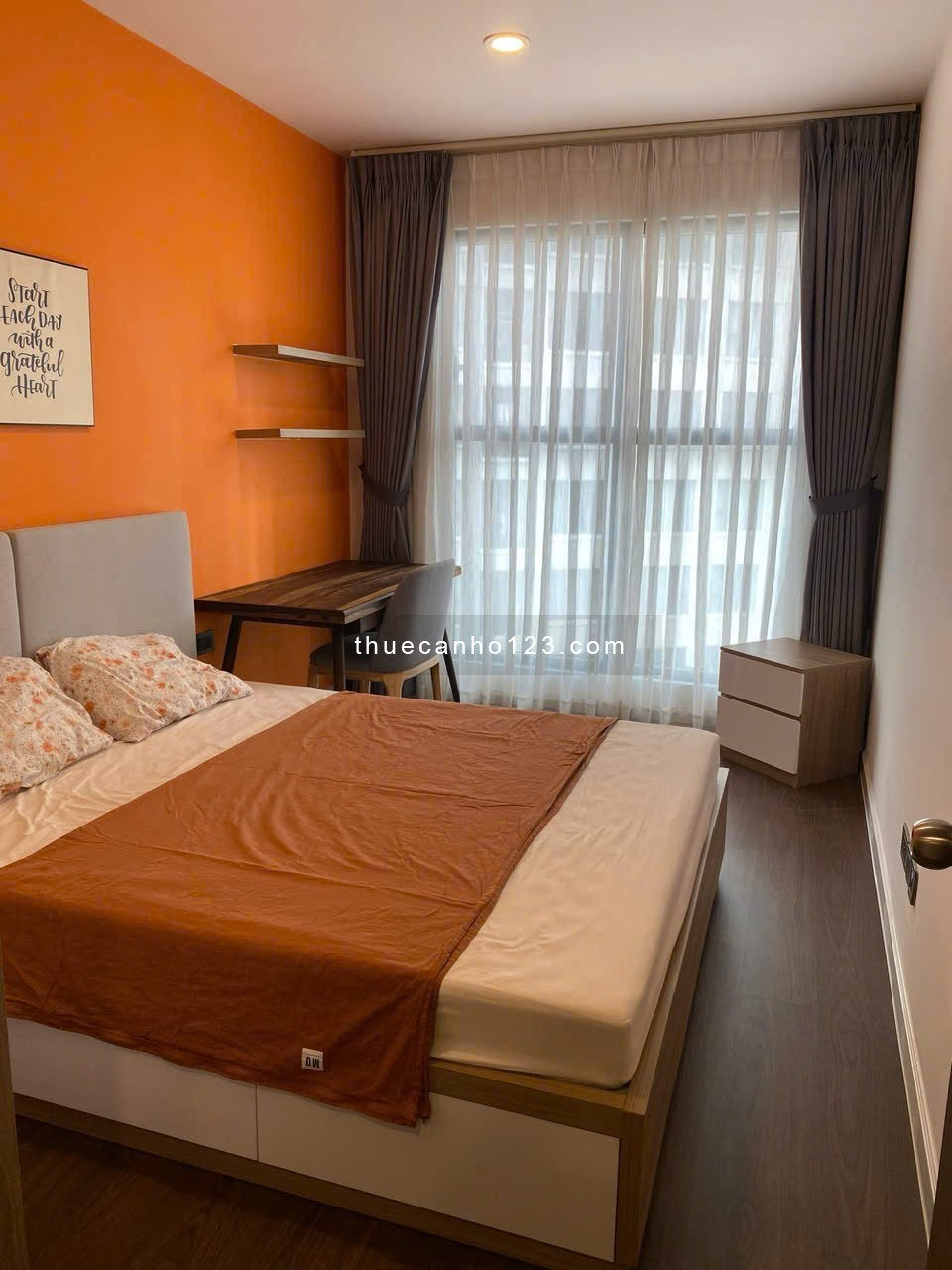 Cho thuê CC 2PN 2WC tại Saigon Royal, Quận 4 – View Bến Bạch Đằng, Quận 1