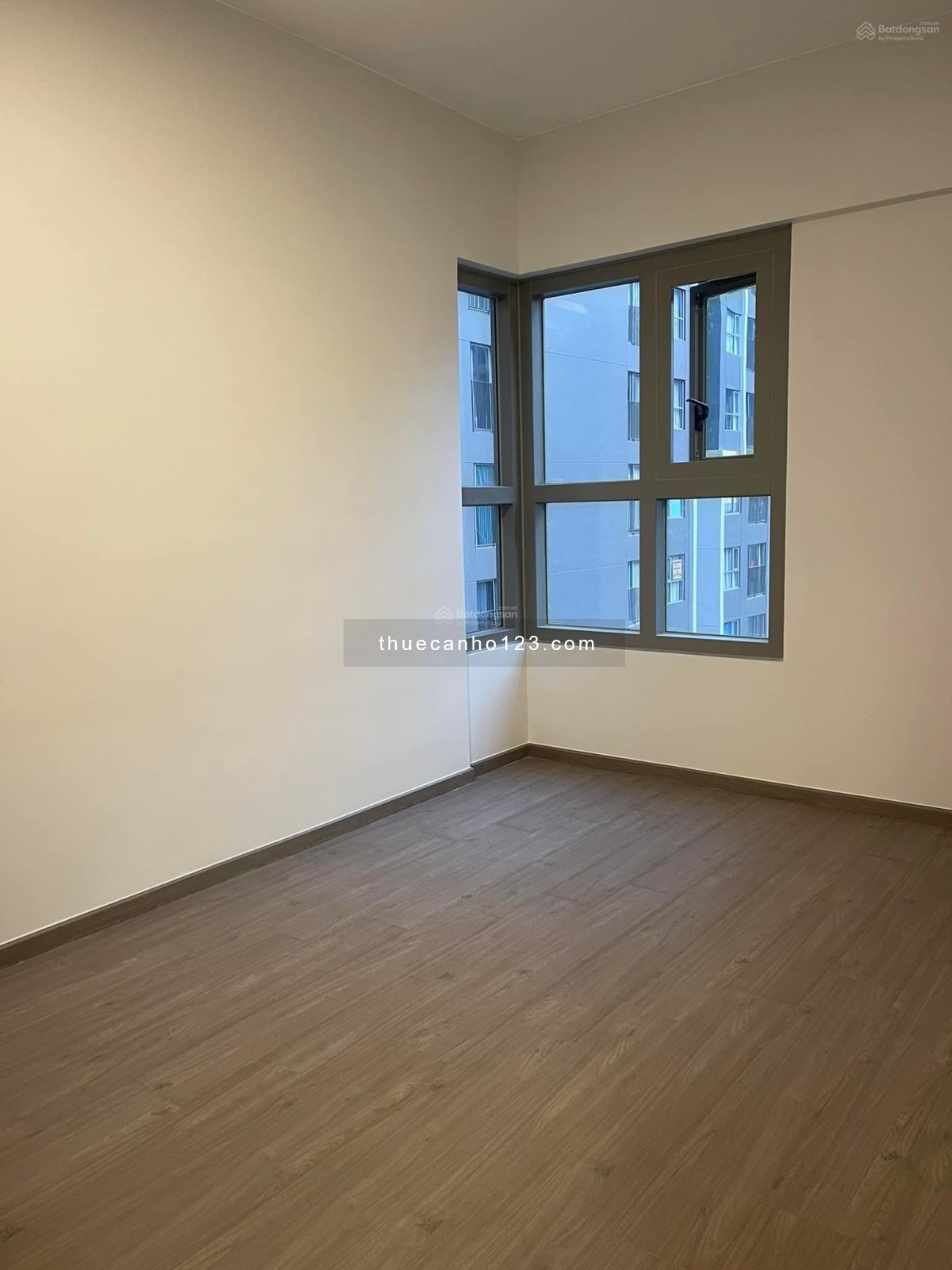 Căn hộ WestGate cho thuê 2PN2WC, NT cơ bản, 6.5 triệu/th