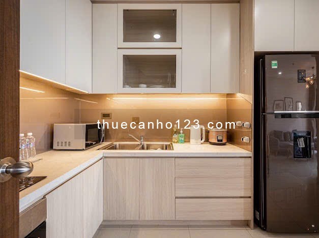 Thuê Saigon Royal 2PN 2WC view sông Sài Gòn Bitexco tại Bến Vân Đồn Q4 gần Nguyễn Huệ Takashimaya Q1