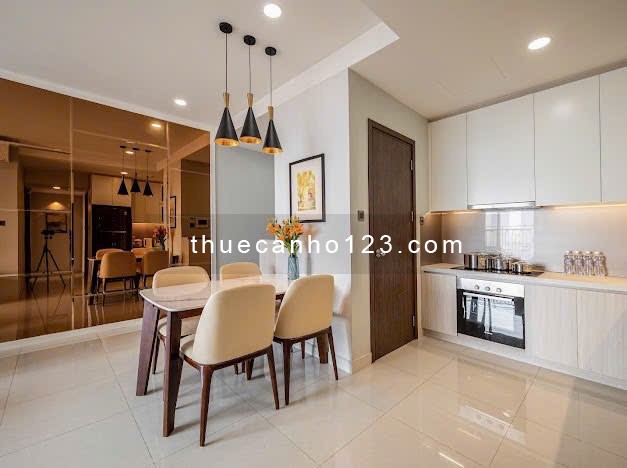 Thuê Saigon Royal 2PN 2WC view sông Sài Gòn Bitexco tại Bến Vân Đồn Q4 gần Nguyễn Huệ Takashimaya Q1
