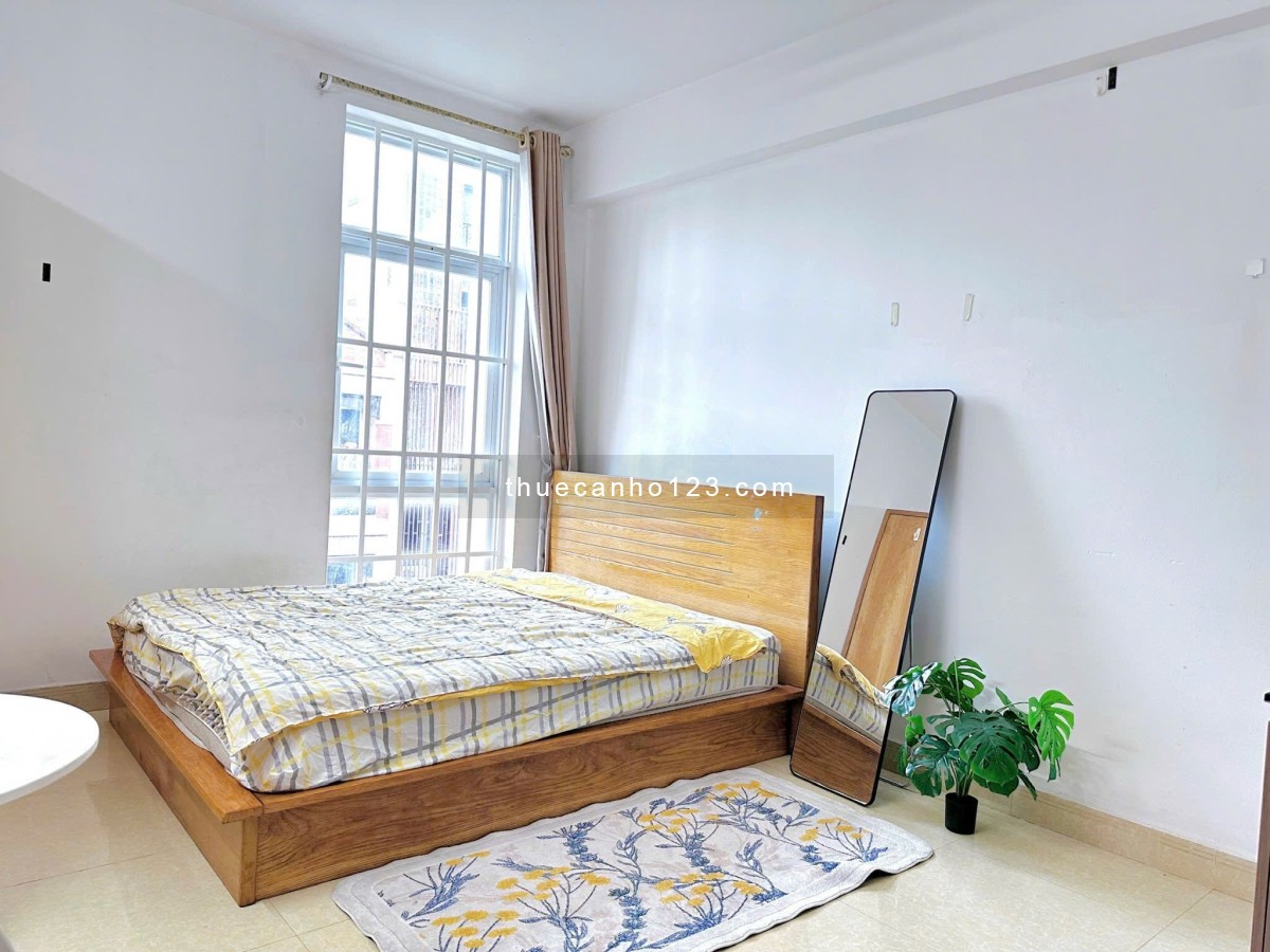 Ban công - Thang máy - Nội thất đầy đủ - Cho thuê căn hộ view thoáng đường Phan Chu Trinh, gần Q1