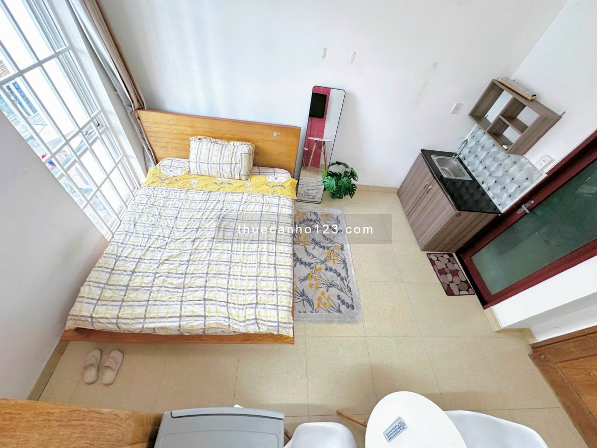 Ban công - Thang máy - Nội thất đầy đủ - Cho thuê căn hộ view thoáng đường Phan Chu Trinh, gần Q1