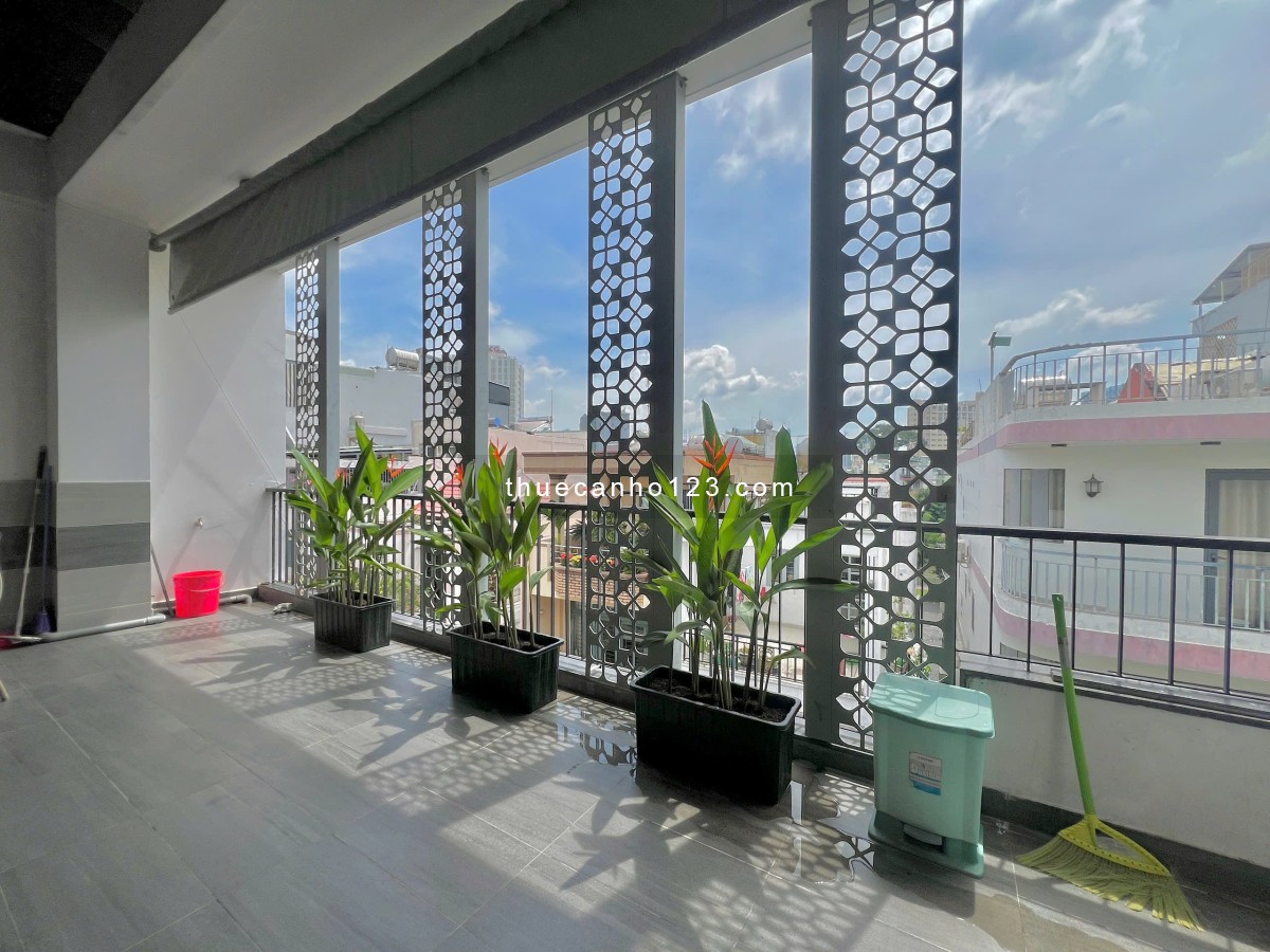 Cho thuê căn hộ 2 phòng ngủ, khu bếp sinh hoạt chung rộng, view cao ở Lê Văn Sỹ quận 3 hẻm ô tô