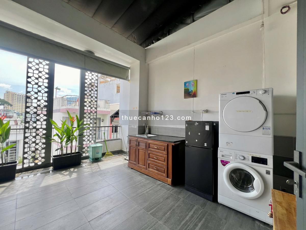 Cho thuê căn hộ 2 phòng ngủ, khu bếp sinh hoạt chung rộng, view cao ở Lê Văn Sỹ quận 3 hẻm ô tô