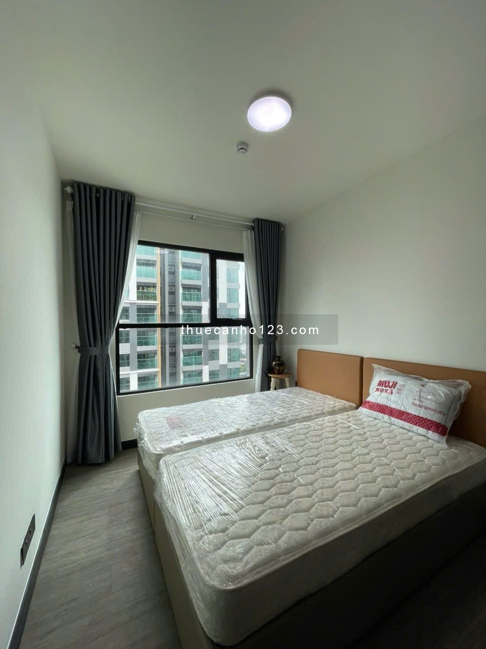 Thuê Delasol 2PN 2WC view sống Tôn Thất Thuyết Q4 gần cầu Calmette Kênh Tẻ Q1 Q3 Bitexco Nguyễn Huệ