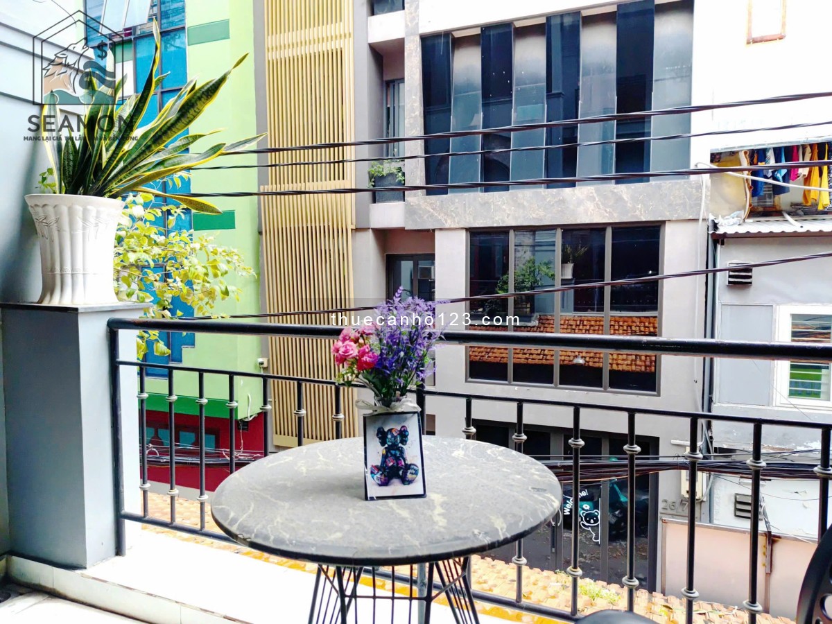 Cho Thuê Căn Hộ Ban Công Thoáng Mát, Full Nội Thất Ngay Trung Tâm Q1, Gần Hồ Con Rùa