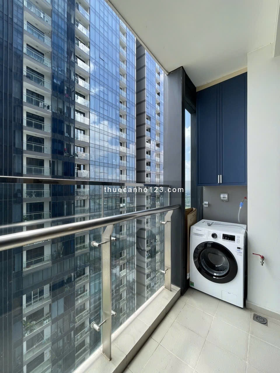 Cần cho thuê gấp căn 1PN nội thất đẹp giá chỉ 21 tr/th tại Vinhomes Bason Q1 . Lh 0906322053 Linh