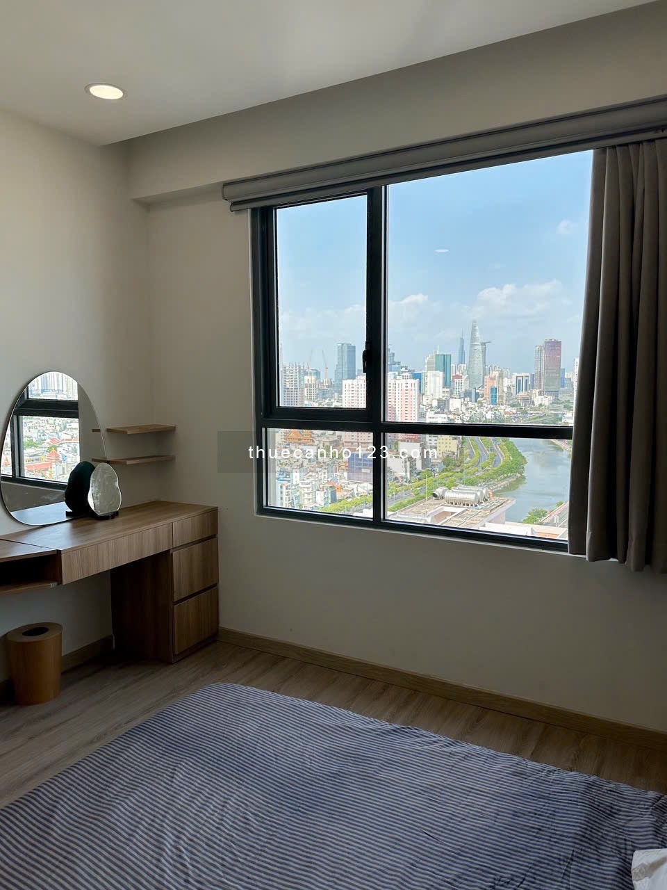 THUÊ GOLD VIEW 2PN2WC 80M2 BAN CÔNG VIEW SÔNG NGAY BẾN VÂN ĐỒN QUẬN 4 SÁT Q1 Q3LH HARRY 0775926400