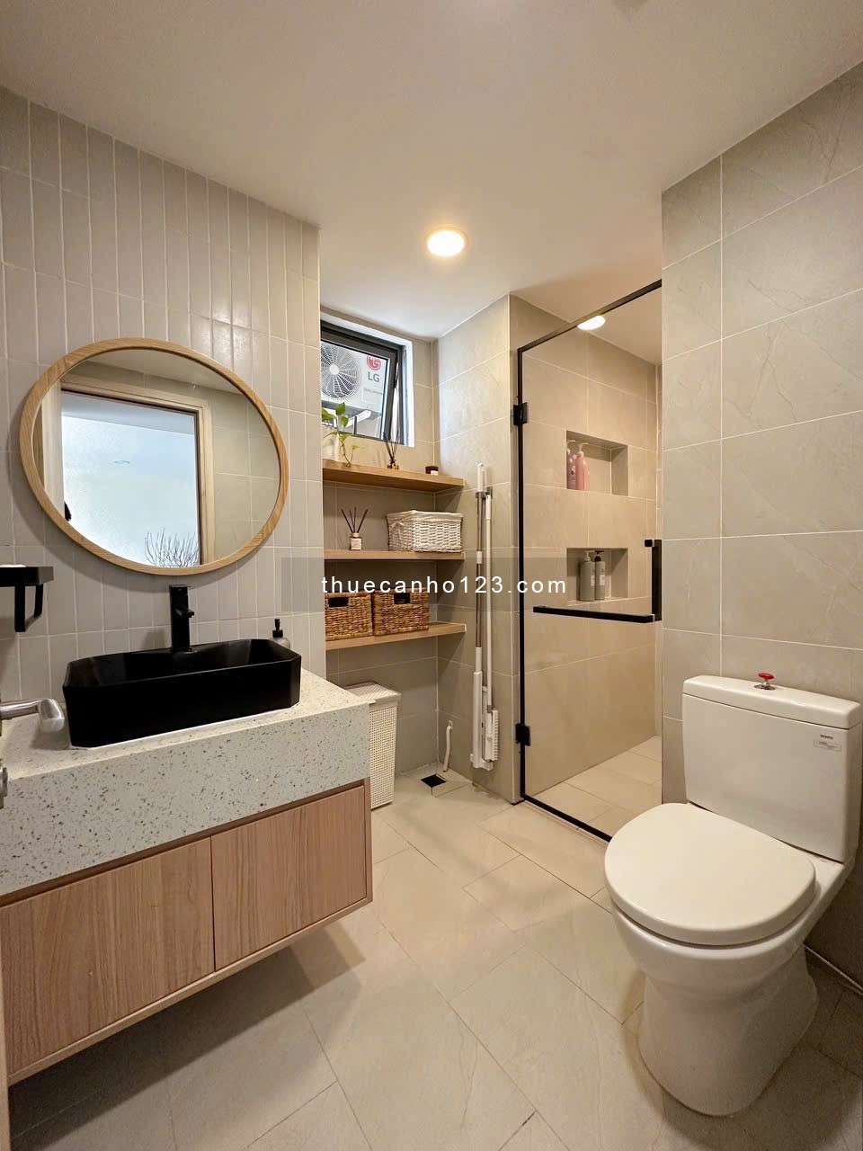 THUÊ GOLD VIEW 2PN2WC 80M2 BAN CÔNG VIEW SÔNG NGAY BẾN VÂN ĐỒN QUẬN 4 SÁT Q1 Q3LH HARRY 0775926400