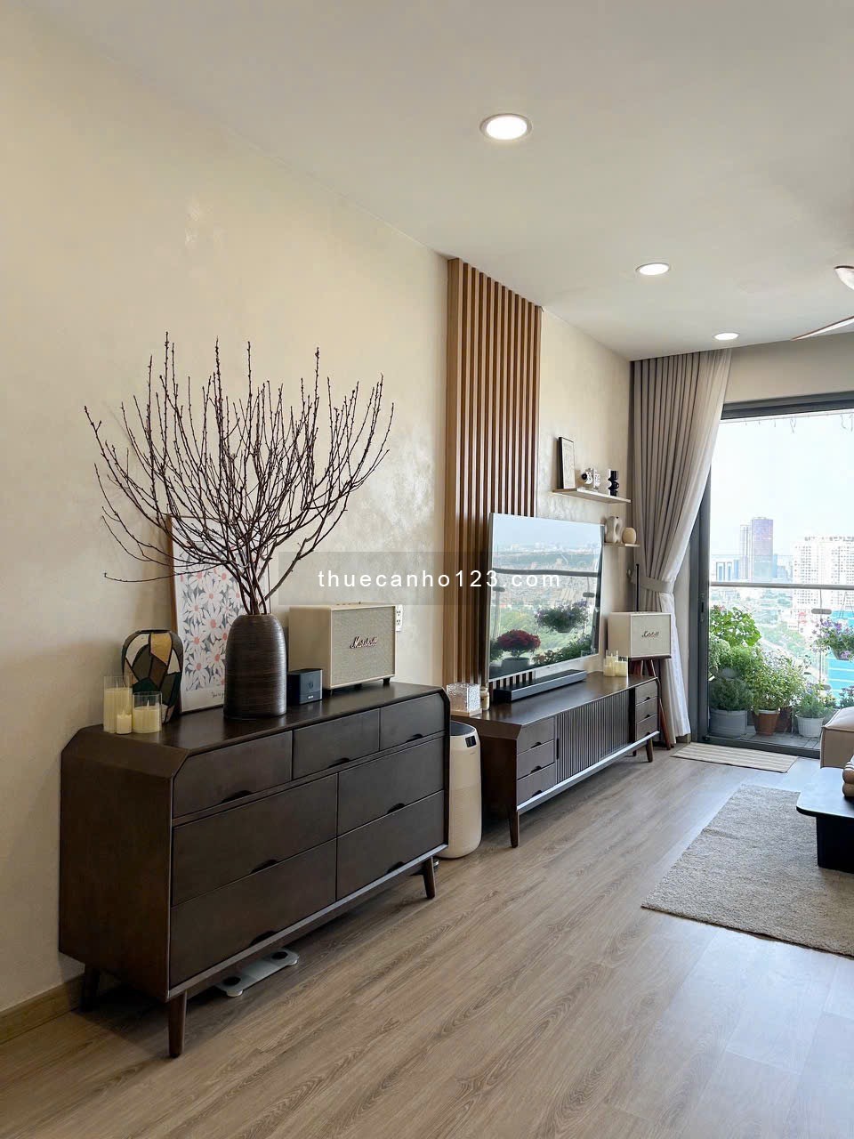 THUÊ GOLD VIEW 2PN2WC 80M2 BAN CÔNG VIEW SÔNG NGAY BẾN VÂN ĐỒN QUẬN 4 SÁT Q1 Q3LH HARRY 0775926400