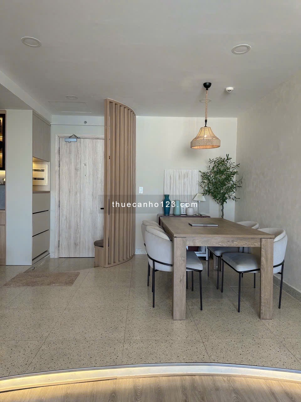 THUÊ GOLD VIEW 2PN2WC 80M2 BAN CÔNG VIEW SÔNG NGAY BẾN VÂN ĐỒN QUẬN 4 SÁT Q1 Q3LH HARRY 0775926400