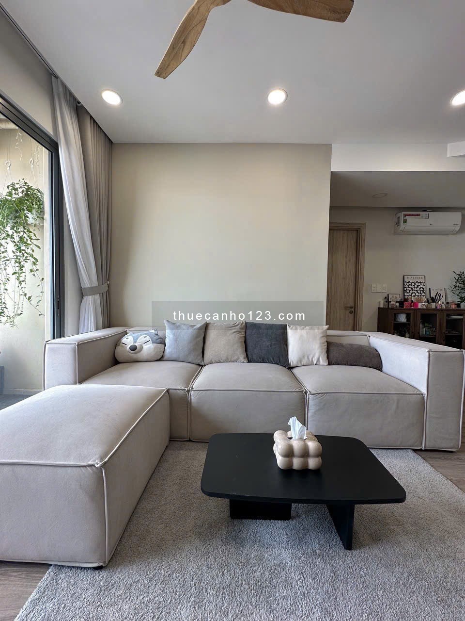 THUÊ GOLD VIEW 2PN2WC 80M2 BAN CÔNG VIEW SÔNG NGAY BẾN VÂN ĐỒN QUẬN 4 SÁT Q1 Q3LH HARRY 0775926400