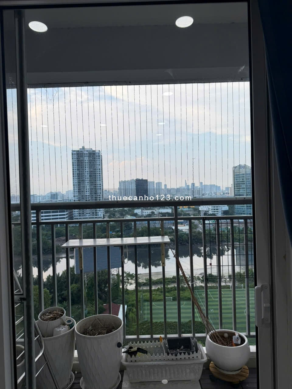 Cho thuê căn hộ cao cấp 100m2 căn góc View Hồ mát mẻ, Full nội thất.