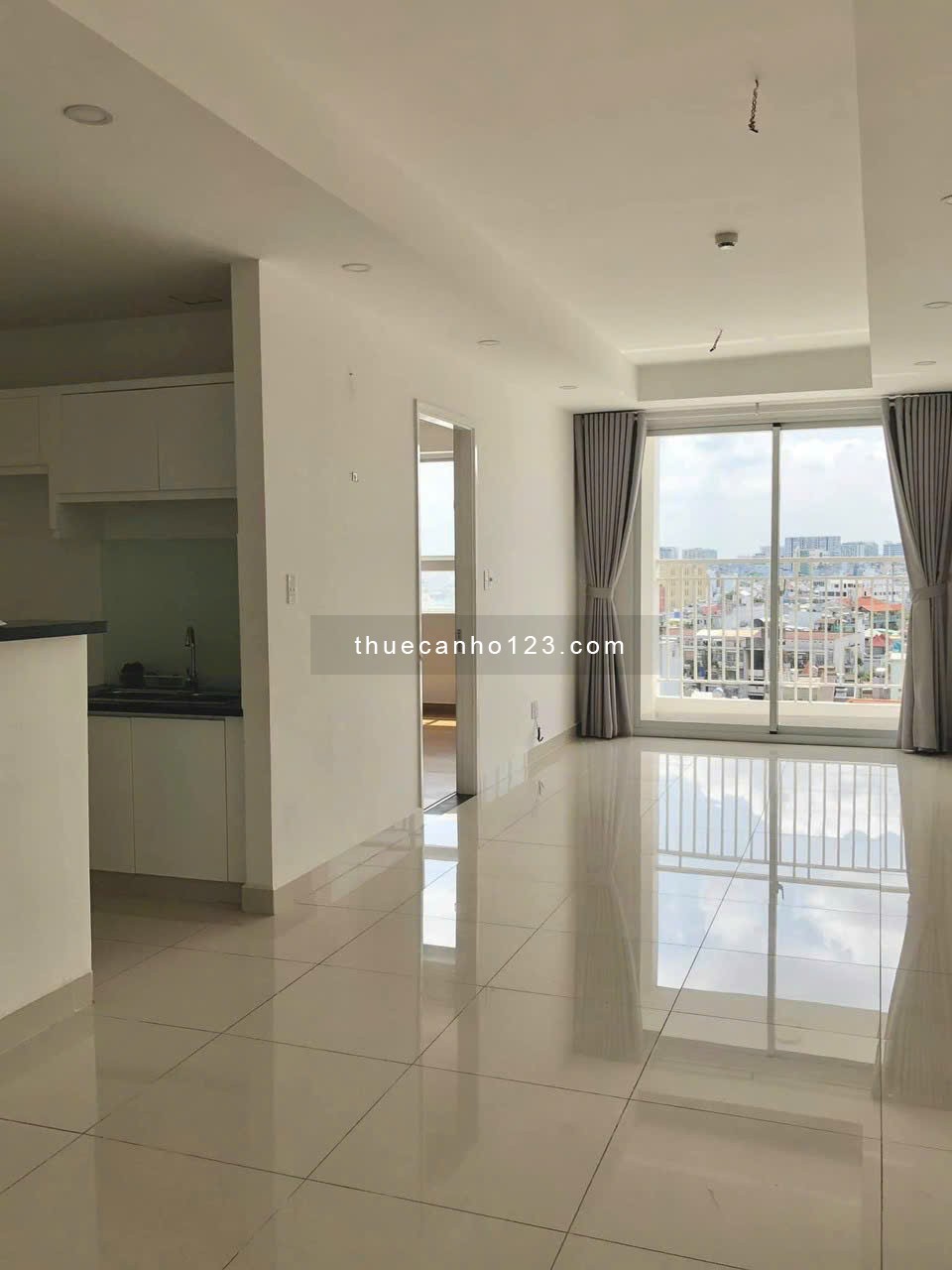 Cho thuê căn hộ MB Babylon, DT 103m2, 3PN, NT cơ bản, giá 13tr/tháng.