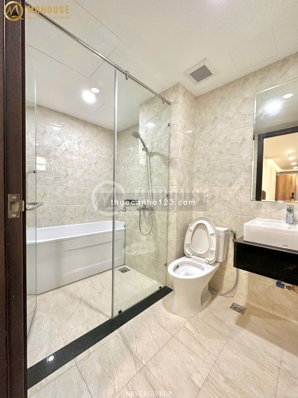 Khai trương căn hộ 40m2 - Thang máy, balcony, bãi ô tô - Ngay Điện Biên Phủ