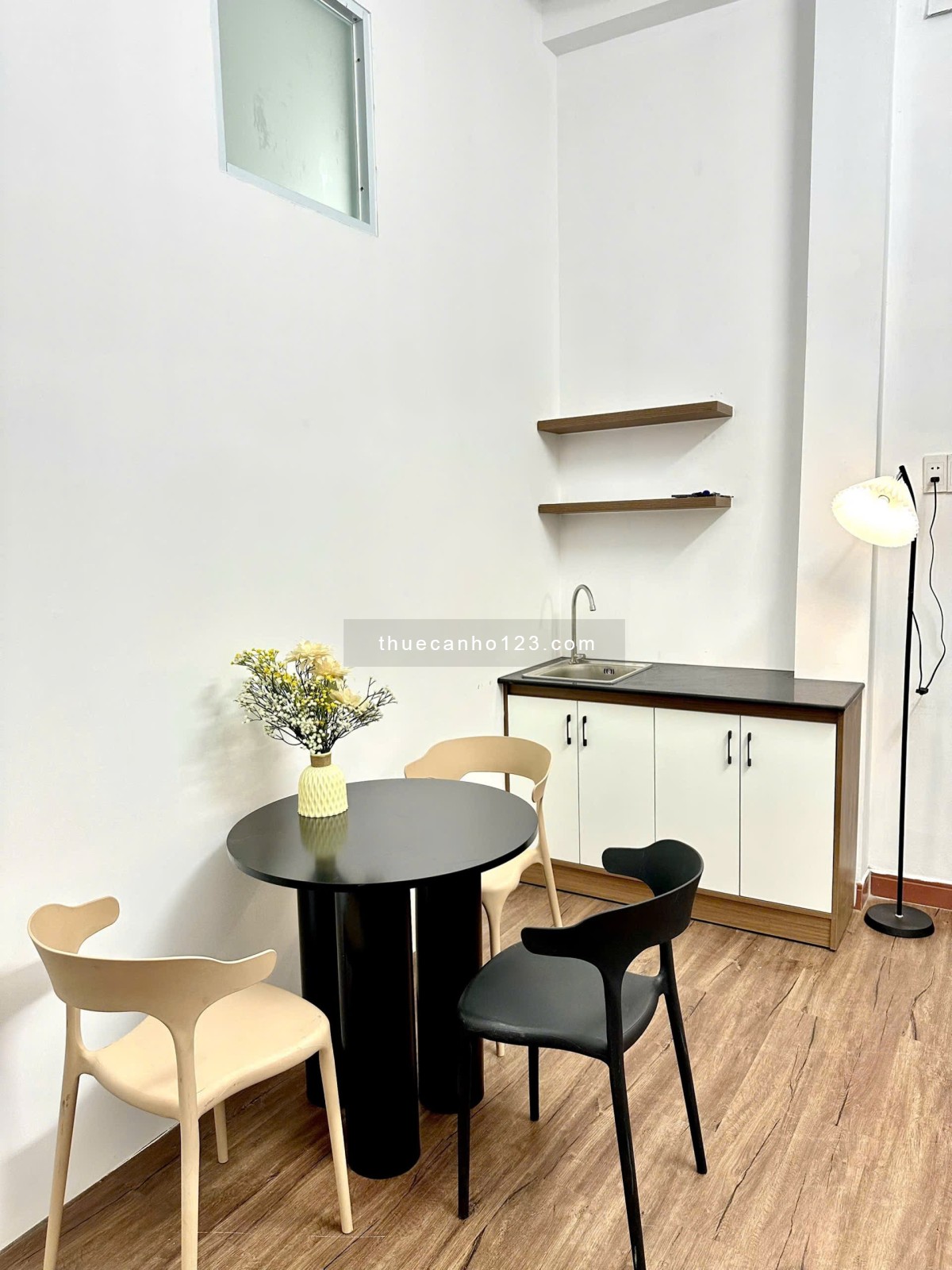 Căn hộ 2PN 2WC, cửa sổ trời thoáng, giờ giấc tự do, ra vào vân tay, không chung chủ, gần GV,PN