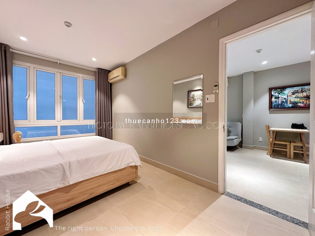Căn hộ 1PN ban công view thoáng, full nội thất, hầm xe rộng, ra vào vân tay, gần Quận 1,3
