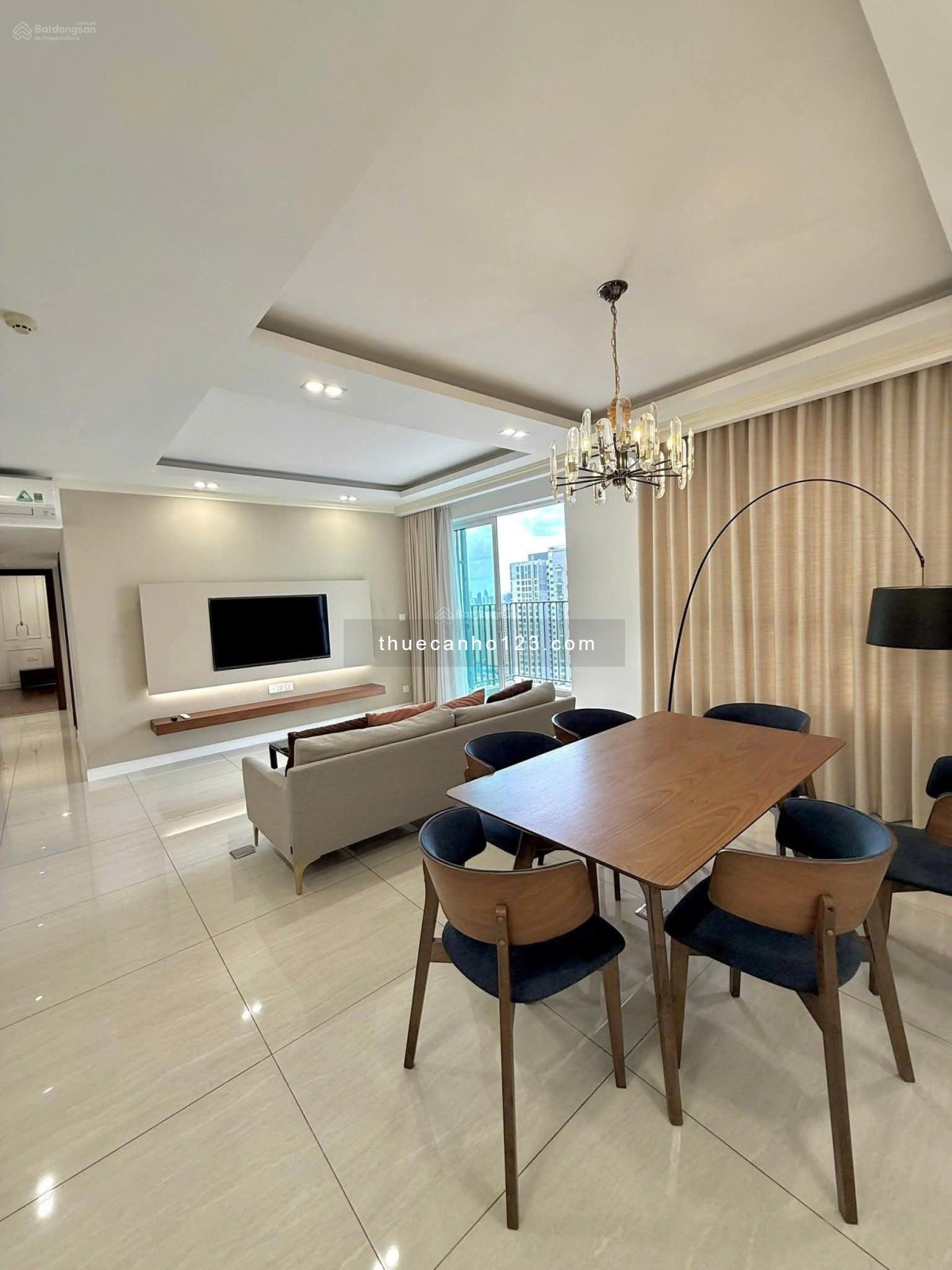 Cho thuê căn hộ góc 3PN Vista Verde Quận 2.