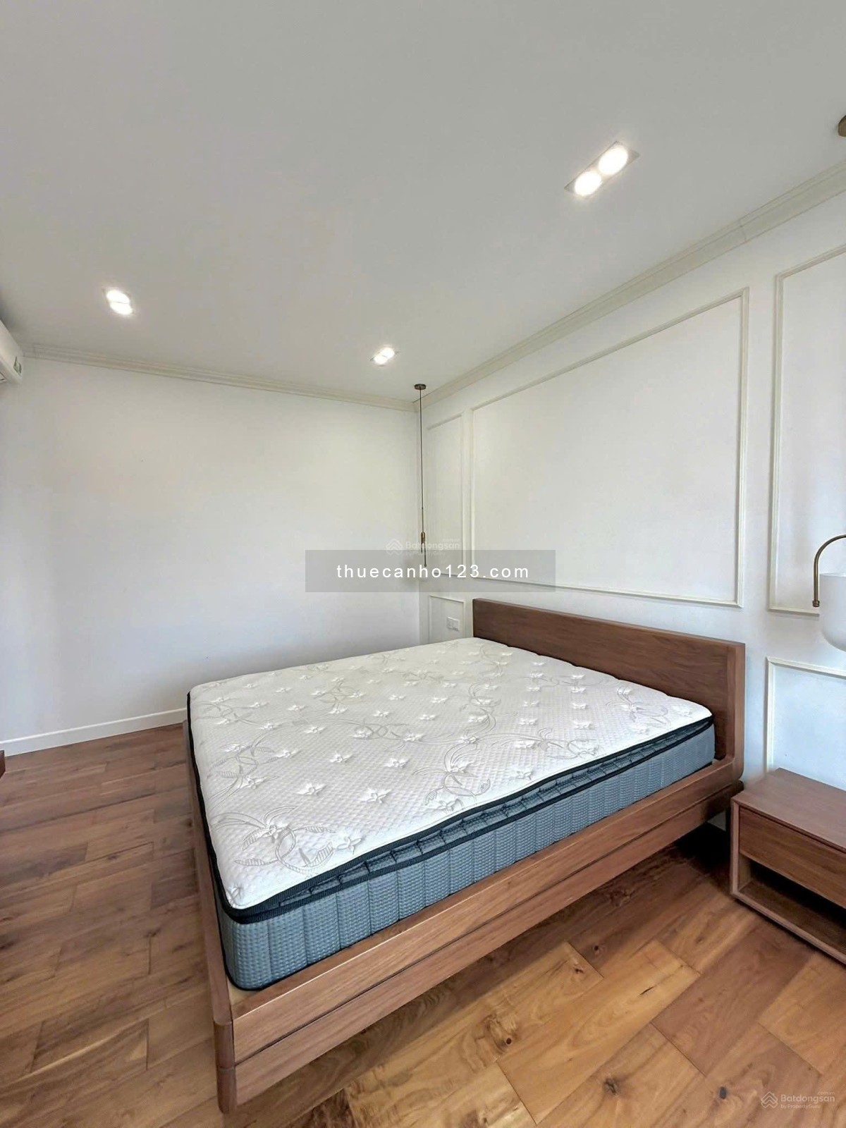 Cho thuê căn hộ góc 3PN Vista Verde Quận 2.