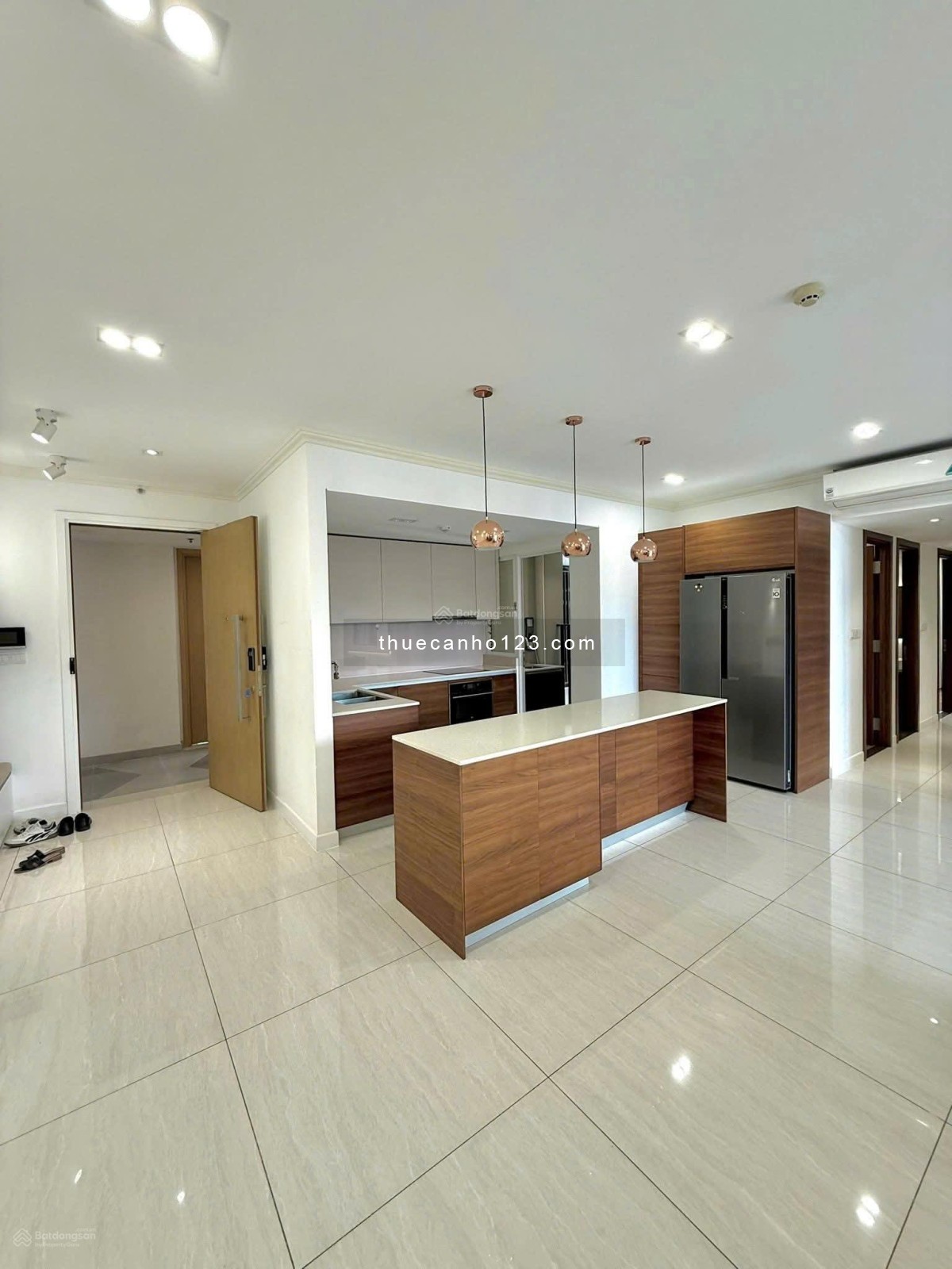 Cho thuê căn hộ góc 3PN Vista Verde Quận 2.