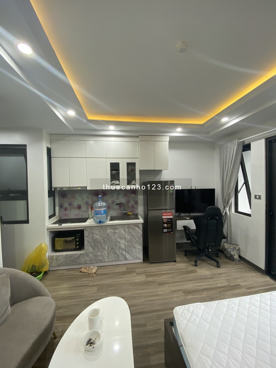 Cho thuê Căn hộ dịch vụ Full đồ cao cấp. Phòng View toàn mặt Hồ Tây cực Chill. Chỉ 6.5tr