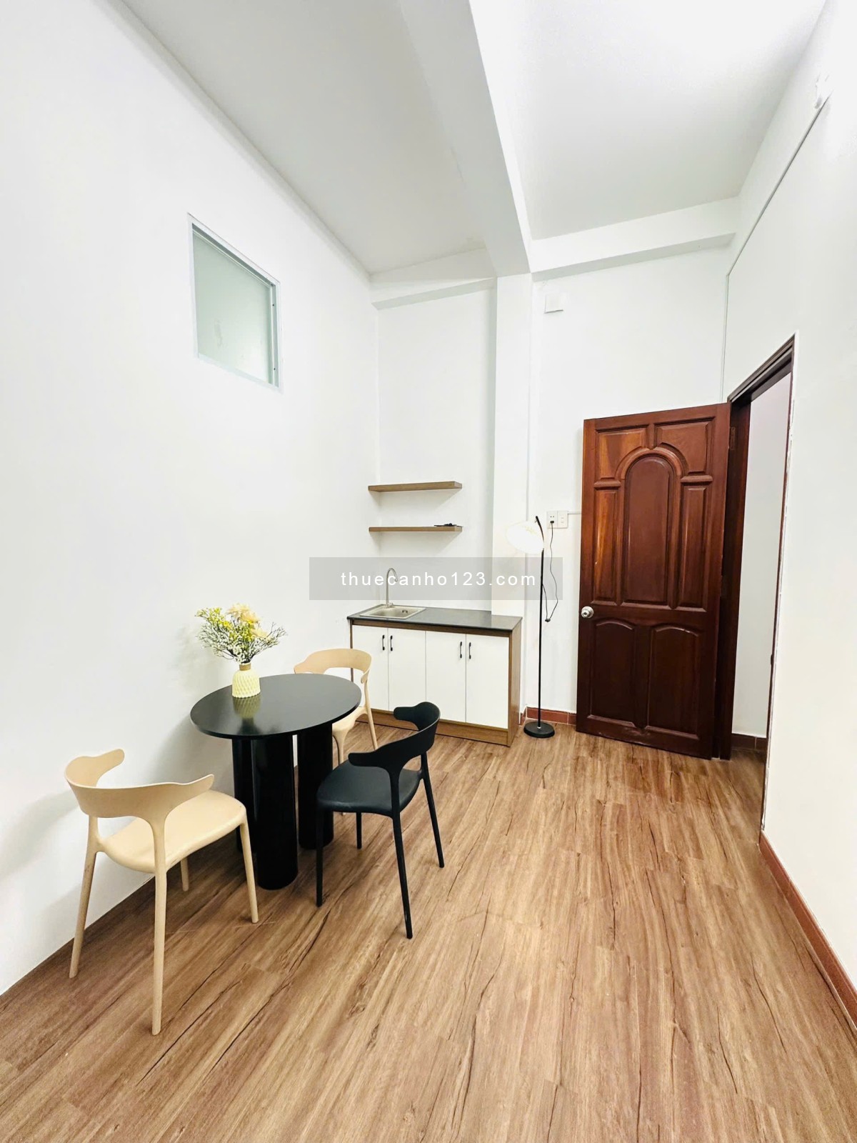 Căn hộ 2PN 2WC, cửa sổ trời thoáng, giờ giấc tự do, ra vào vân tay, không chung chủ, gần GV,PN