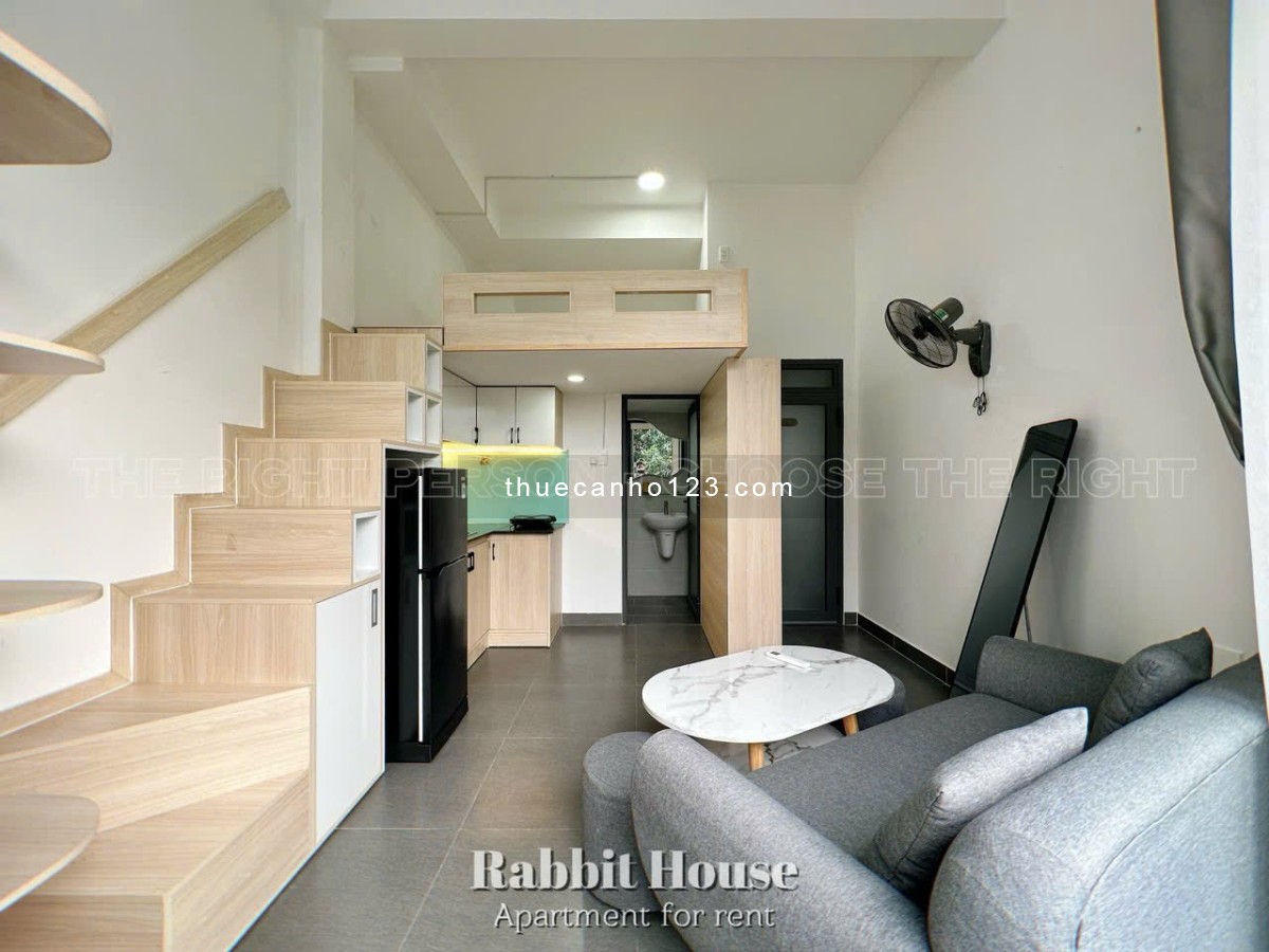 Căn hộ Duplex gác cao 2m, ban công thoáng mát, hẻm xe hơi, thang máy, vân tay, gần PN, GV