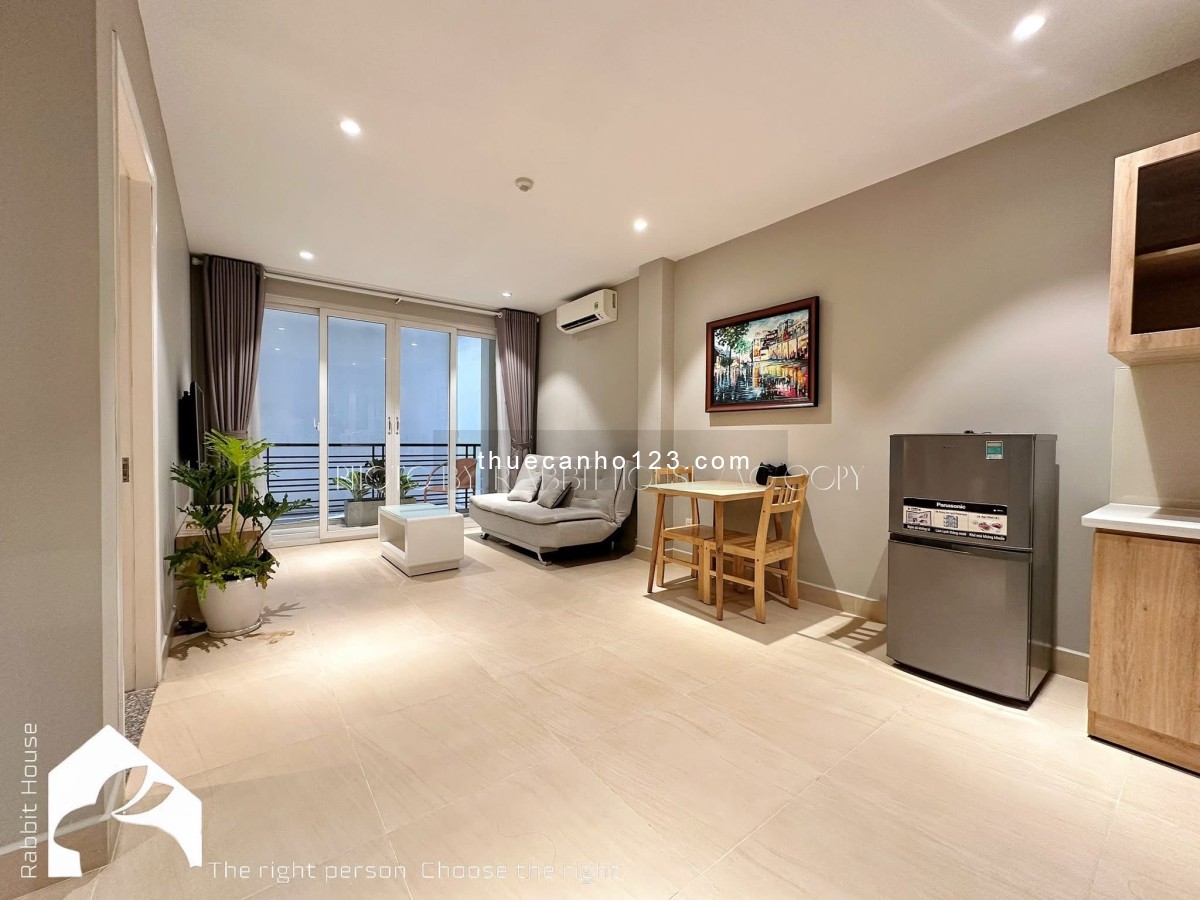 Căn hộ 1PN ban công view thoáng, full nội thất, hầm xe rộng, ra vào vân tay, gần Quận 1,3