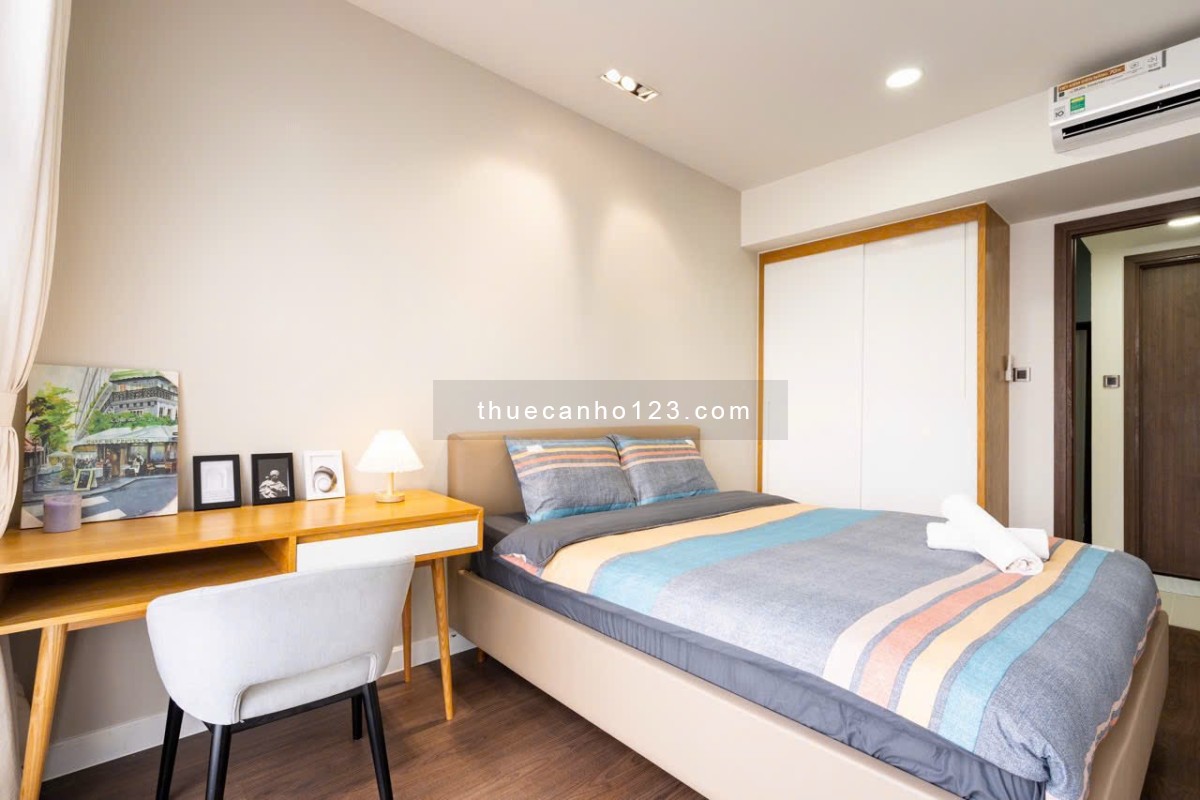 Thuê Saigon Royal 2PN 2WC full nội thất view sông tại Bến Vân Đồn q4 gần Bitexco Nguyễn Huệ Q1