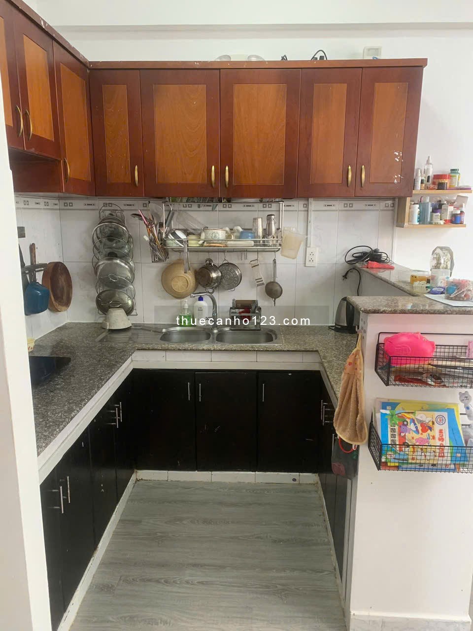 Chung cư 590 CMT8, P11, Q3: 74m2, 2p ngủ rộng, ban công, 9tr/th