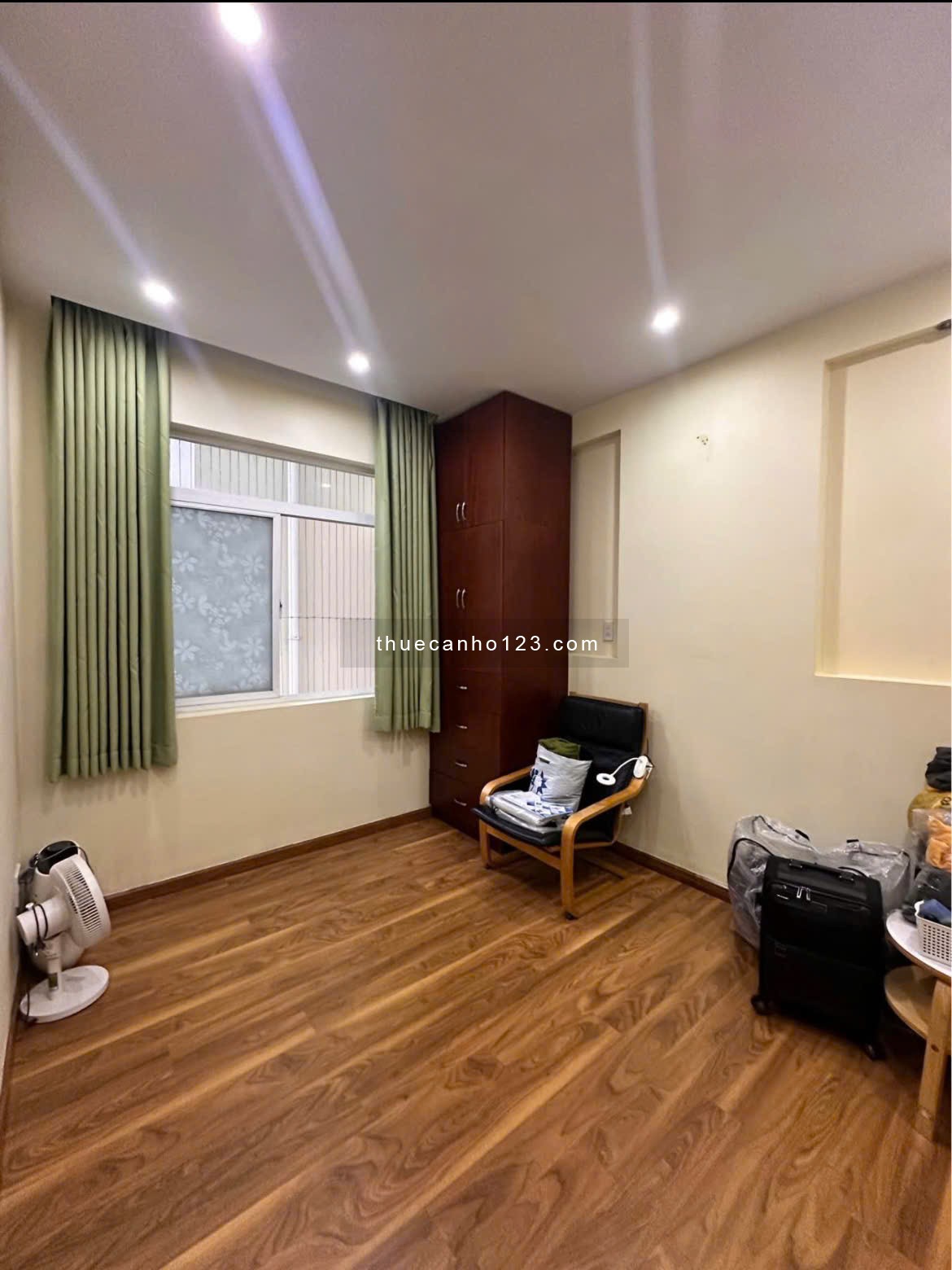 Chung cư Nguyễn Phúc Nguyên, Q3: 77m2, 2PN, NTCB, 12tr/th. Căn góc