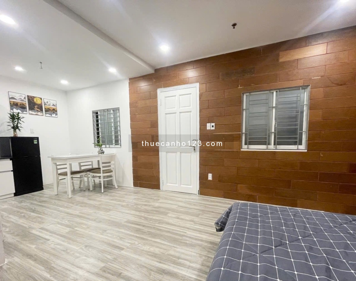 Bạch Đằng, P2 – Căn hộ hiện đại với cửa kính toàn phòng & ánh sáng tự nhiên gần sân bay Tân Sơn Nhất