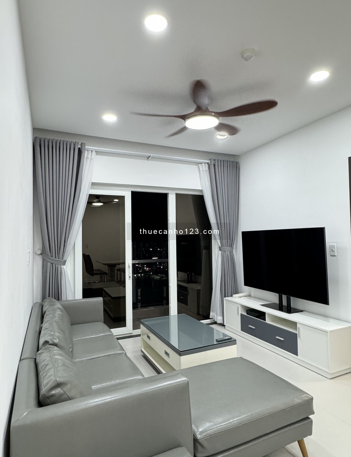 Cho thuê căn hộ chung cư Xi Grand Court Chính Chủ