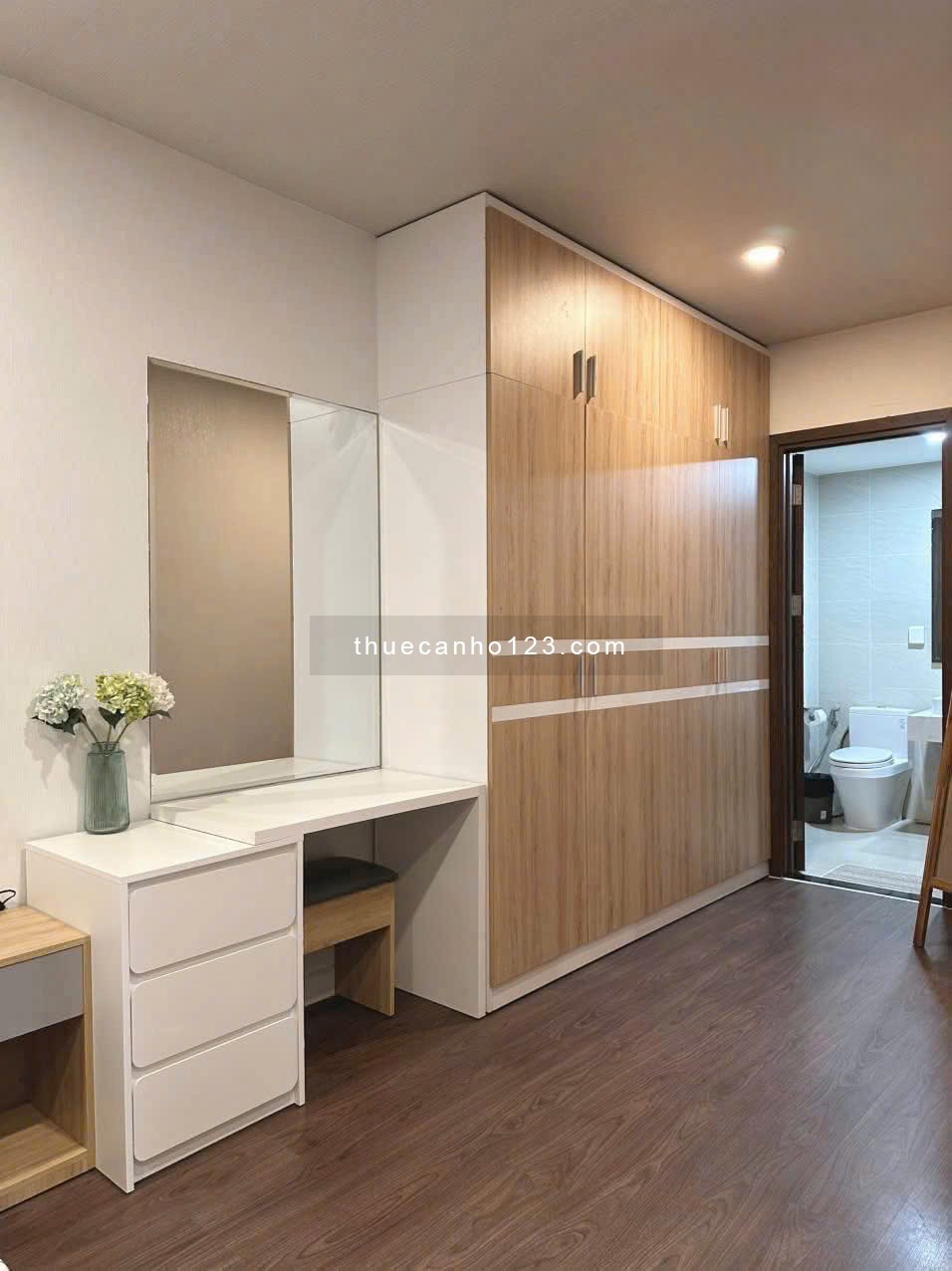 CHO THUÊ SAIGON ROYAL 2PN2WC 88m2 VIEW SÔNG BITEXCO BẾN VÂN ĐỒN QUẬN 4 SÁT Q1 Q3 LH 0775924600