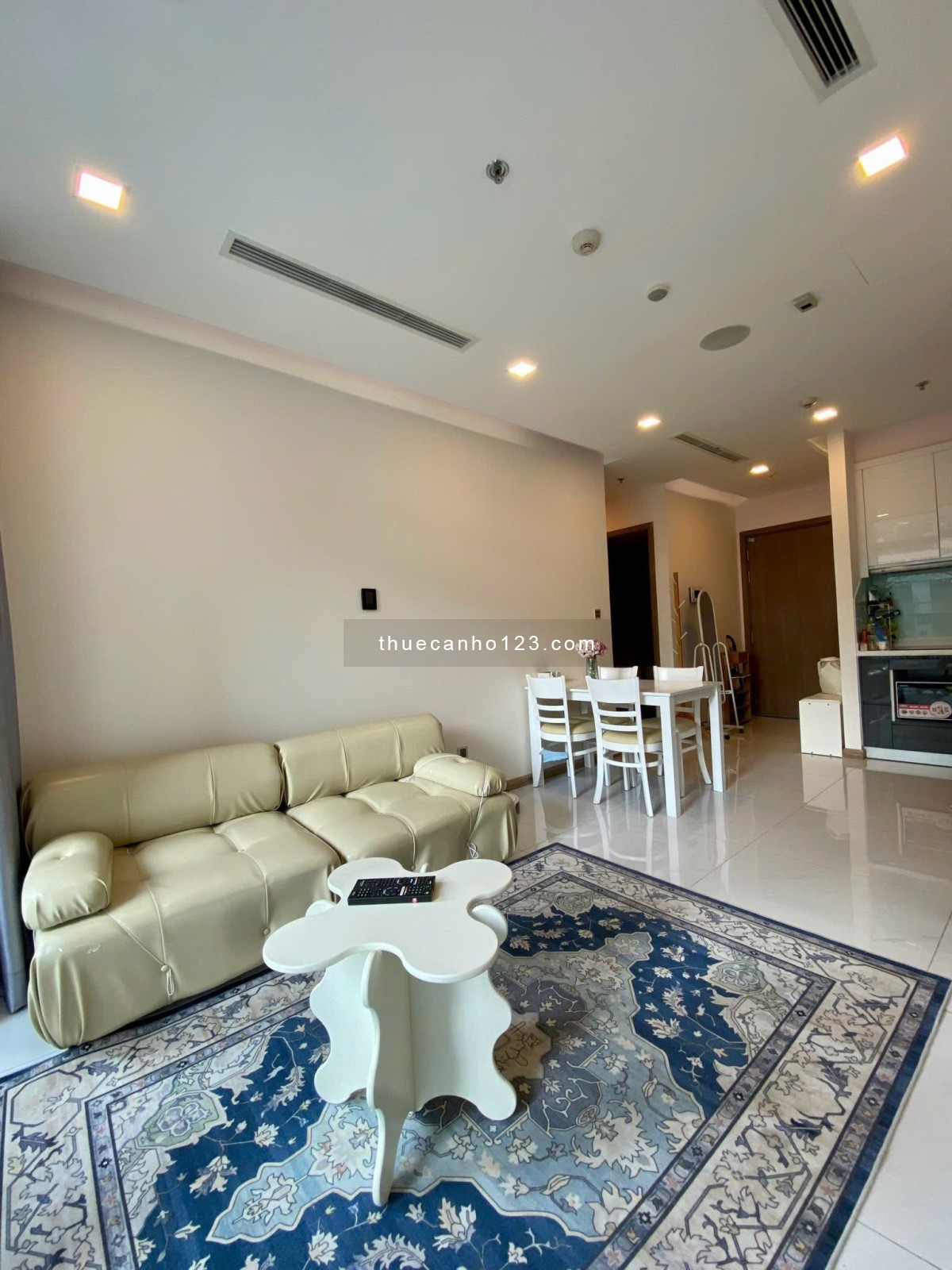 Cho thuê căn hộ cao cấp 1PN Vinhomes Central Park.