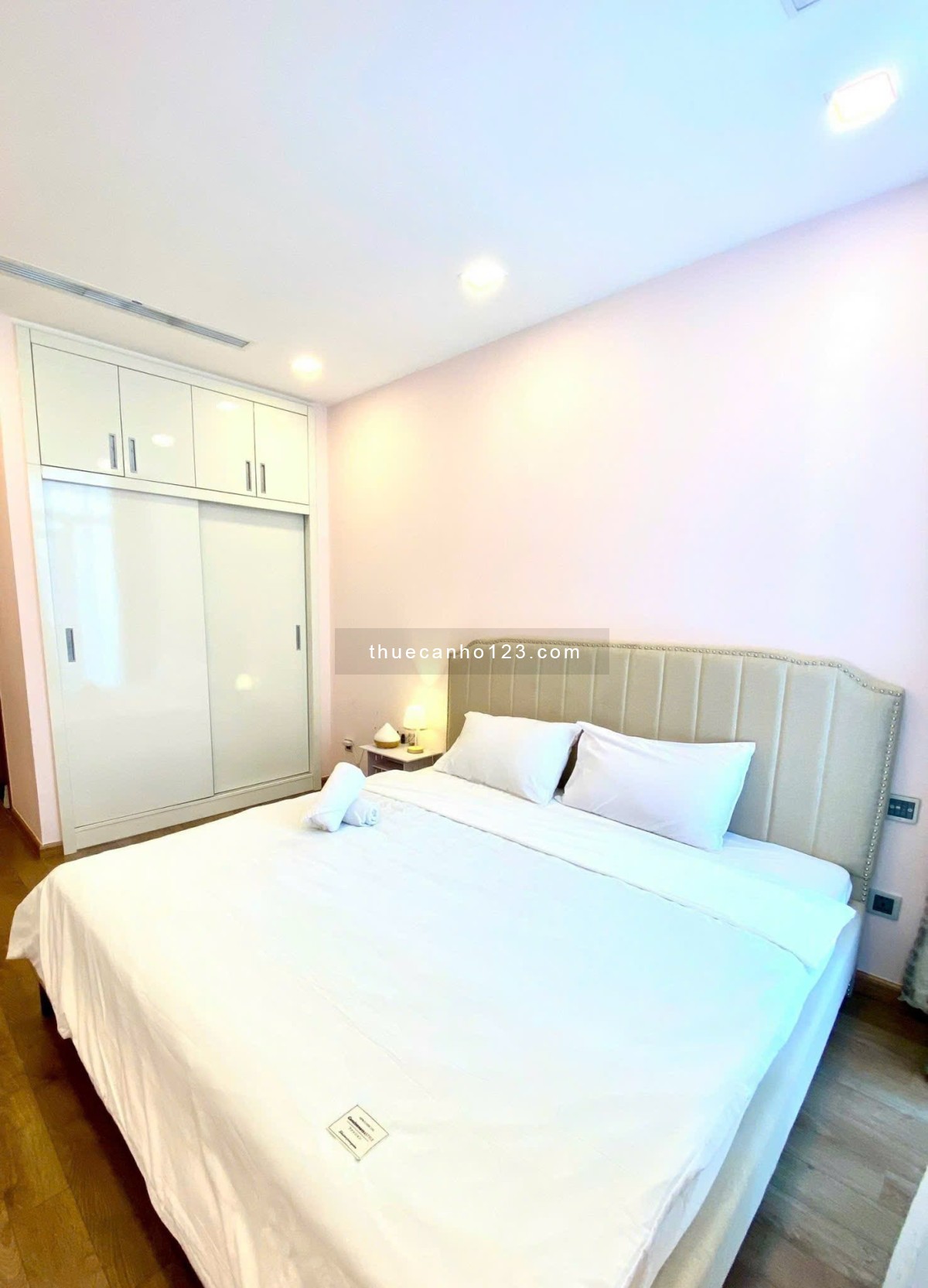 Cho thuê căn hộ cao cấp 1PN Vinhomes Central Park.