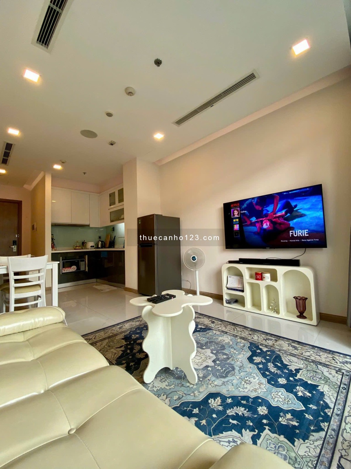 Cho thuê căn hộ cao cấp 1PN Vinhomes Central Park.