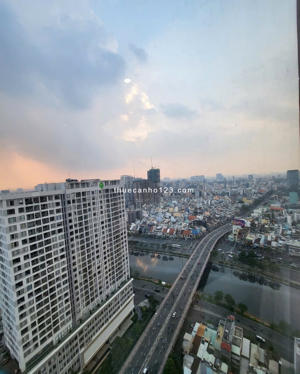 THUÊ MILLENNIUM 3PN2WC 115M2 VIEW SÔNG FULL NỘI THẤT BẾN VÂN ĐỒN QUẬN 4 SÁT Q1 Q3 LH0775924600