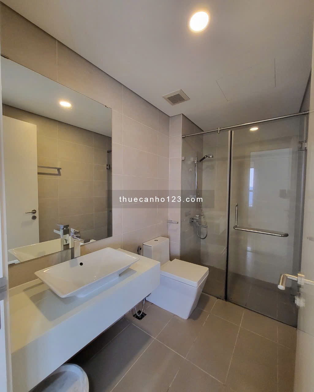 THUÊ MILLENNIUM 3PN2WC 115M2 VIEW SÔNG FULL NỘI THẤT BẾN VÂN ĐỒN QUẬN 4 SÁT Q1 Q3 LH0775924600