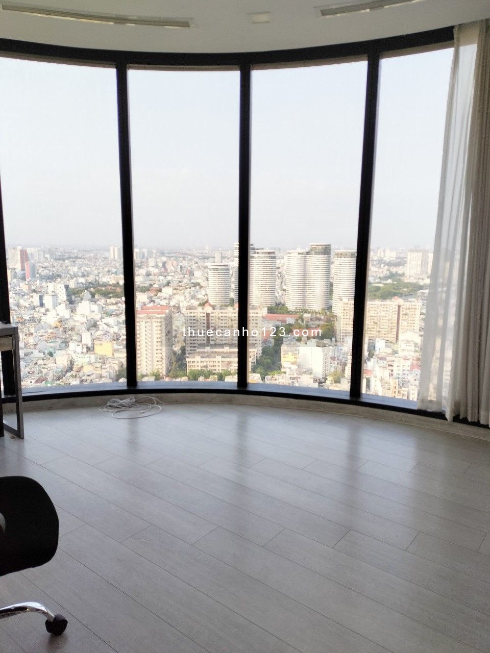 {3PN giá tốt} Cho thuê 3PN Vinhomes Golden River Quận 1 view LandmarkLH:0906.322.053 Linh