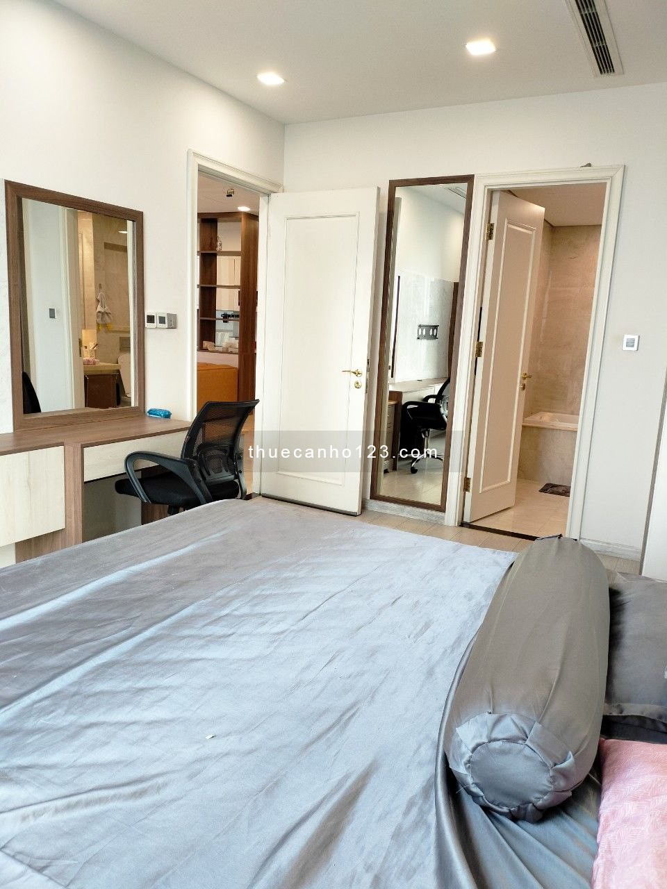 {3PN giá tốt} Cho thuê 3PN Vinhomes Golden River Quận 1 view LandmarkLH:0906.322.053 Linh