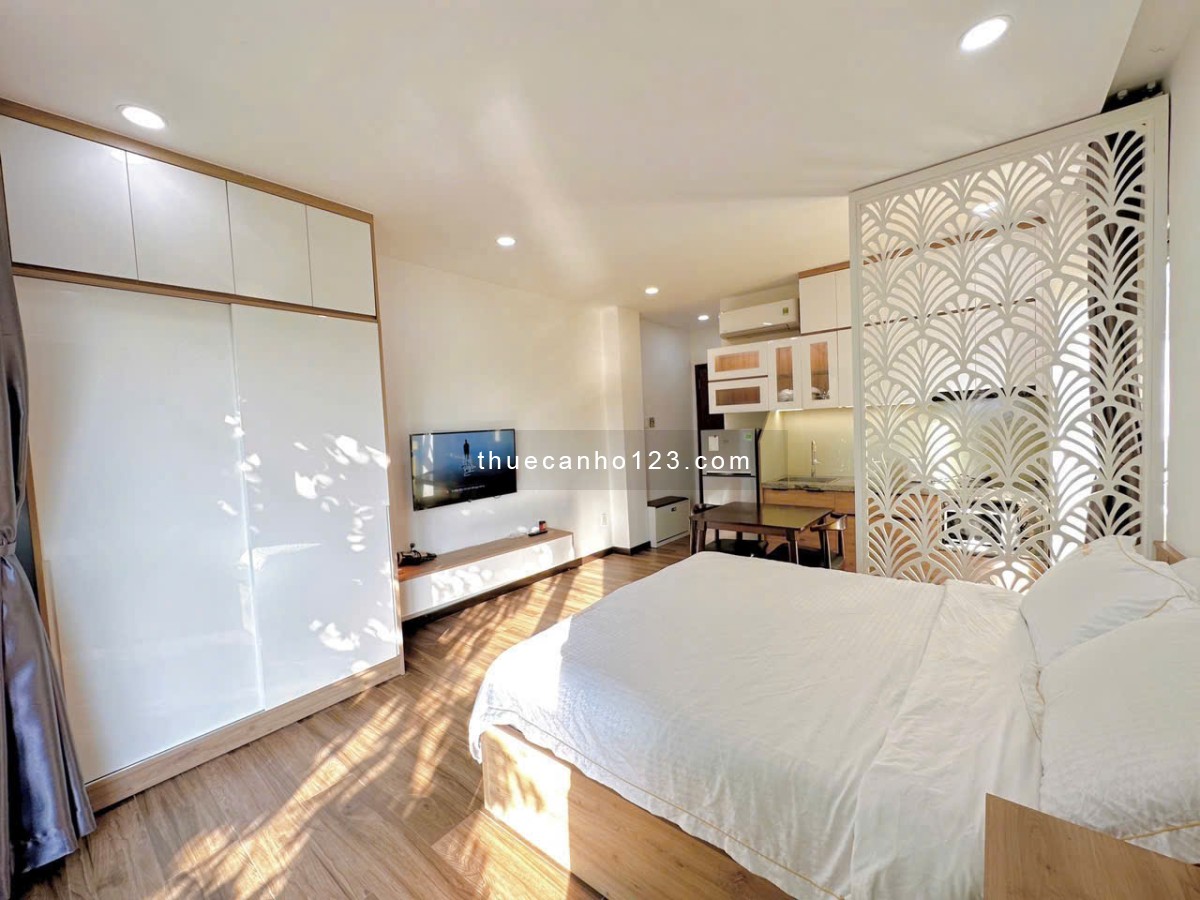 Cho thuê Căn hộ Dịch vụ 35m2 Full NT Mới 100% Cửa sổ Lớn tại Trường Sa, Phú Nhuận gần Q1, Q3