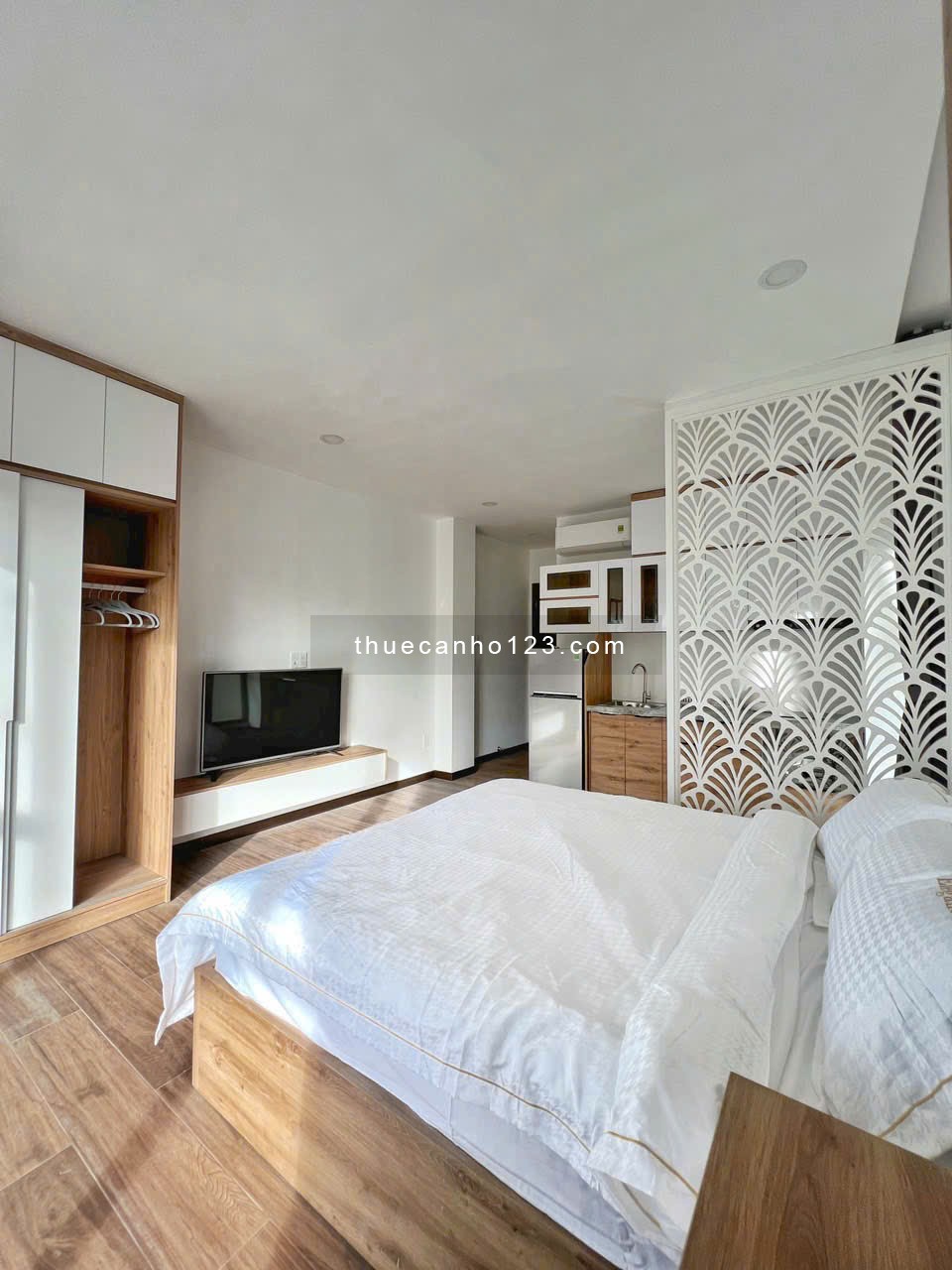 Cho thuê Căn hộ Dịch vụ 35m2 Full NT Mới 100% Cửa sổ Lớn tại Trường Sa, Phú Nhuận gần Q1, Q3