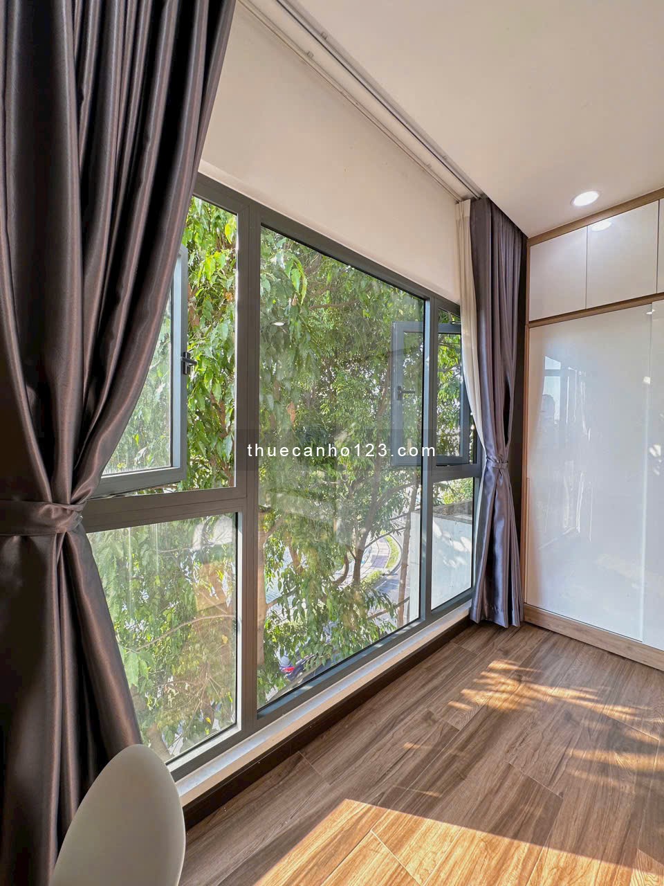 Cho thuê Căn hộ Dịch vụ 35m2 Full NT Mới 100% Cửa sổ Lớn tại Trường Sa, Phú Nhuận gần Q1, Q3