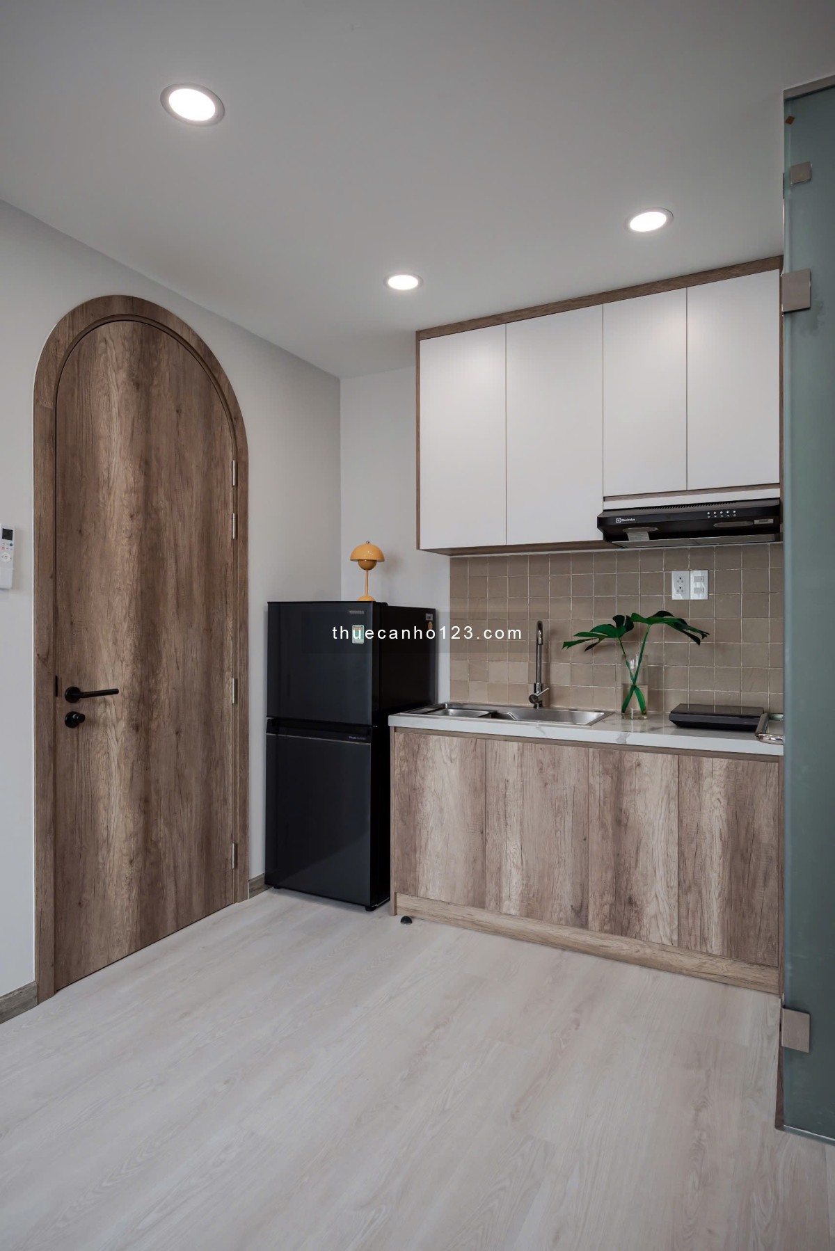 Hệ thống cho thuê căn hộ dịch vụ, phòng full nội thất mới có ban công, cửa sổ thoáng mát gần sân bay