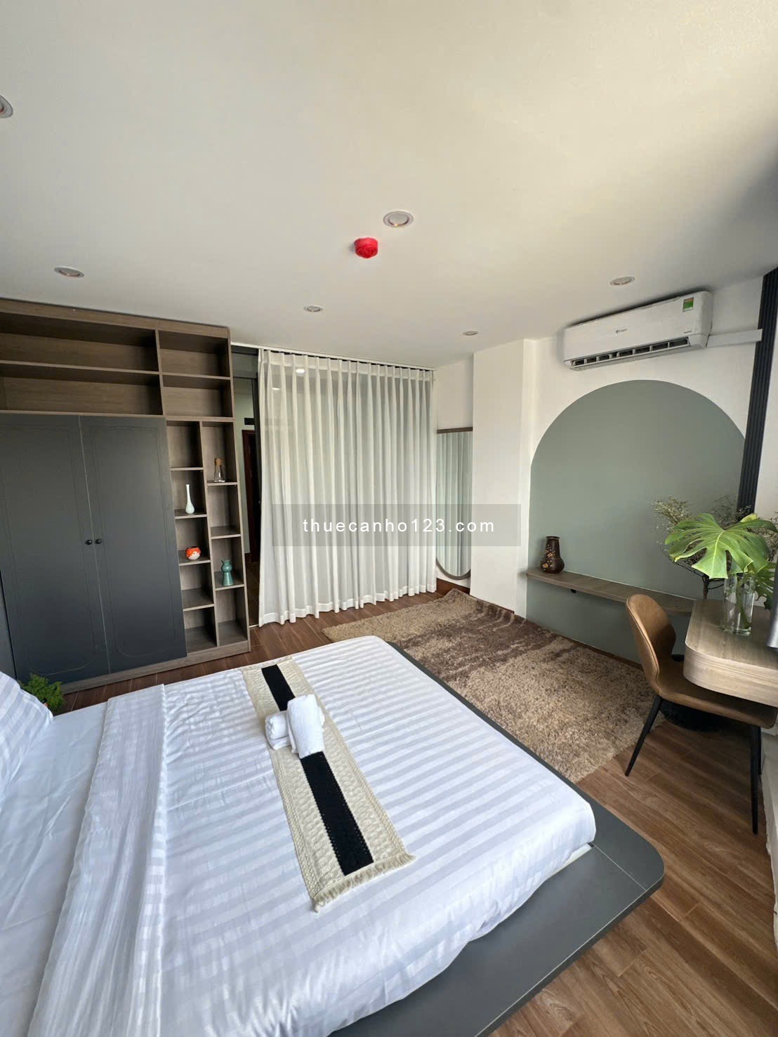 Hệ thống cho thuê căn hộ dịch vụ, phòng full nội thất mới có ban công, cửa sổ thoáng mát gần sân bay