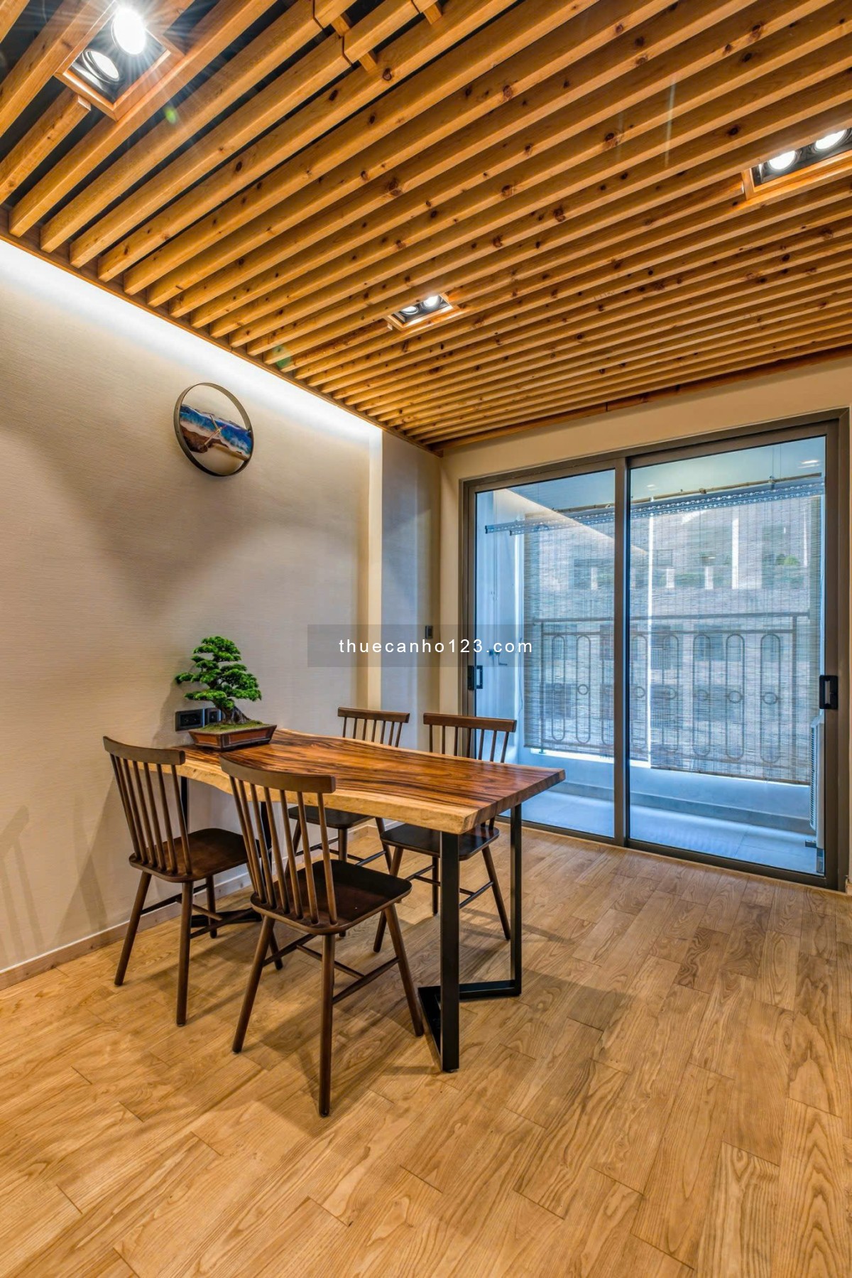 Thuê Saigon Royal 2PN 2WC view sông SG Bitexco tại Bến Vân Đồn Q4 gần Q1 Q3 Takashimaya Nguyễn Huệ